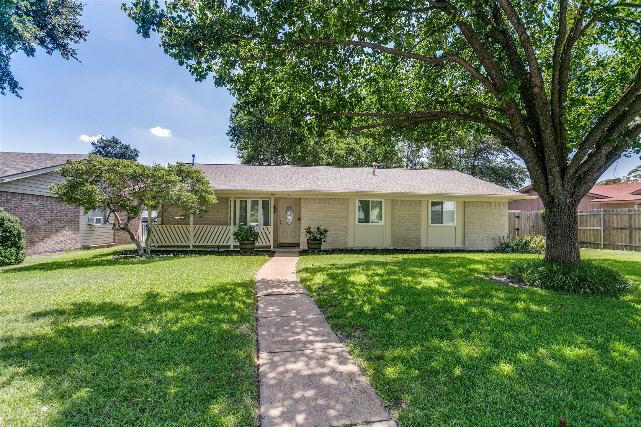 1808 Ridgewood Drive