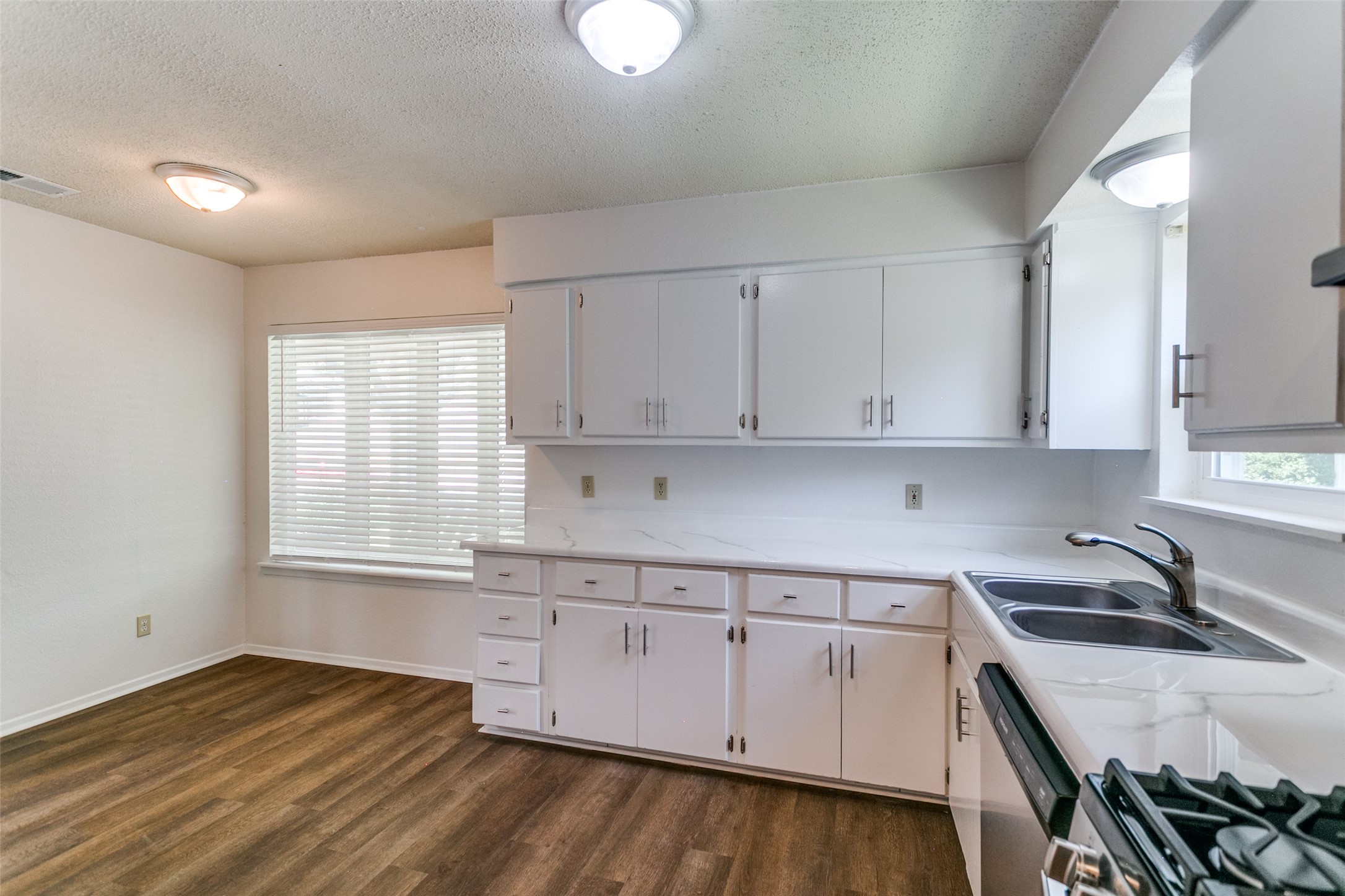 1808 Ridgewood Drive