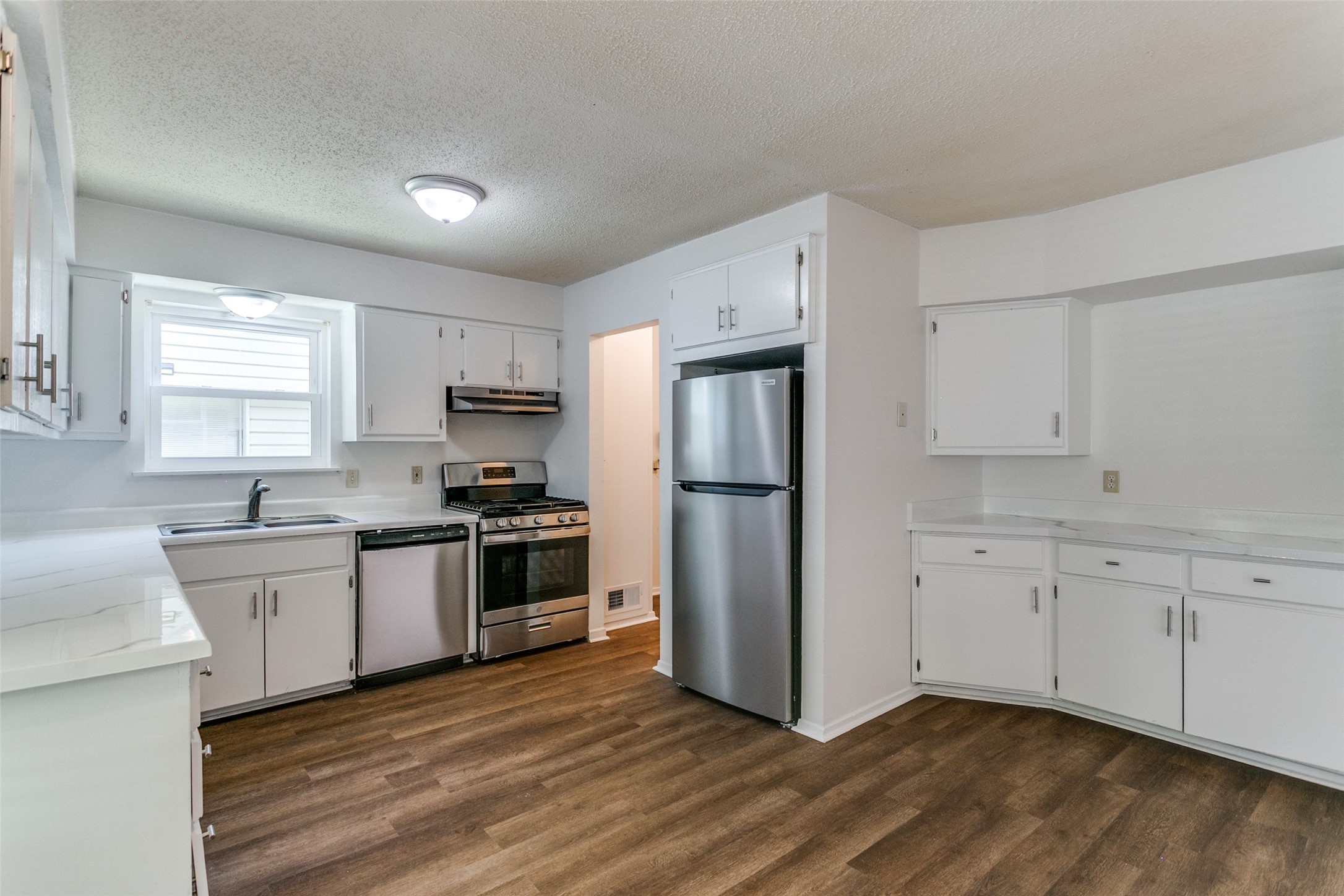 1808 Ridgewood Drive