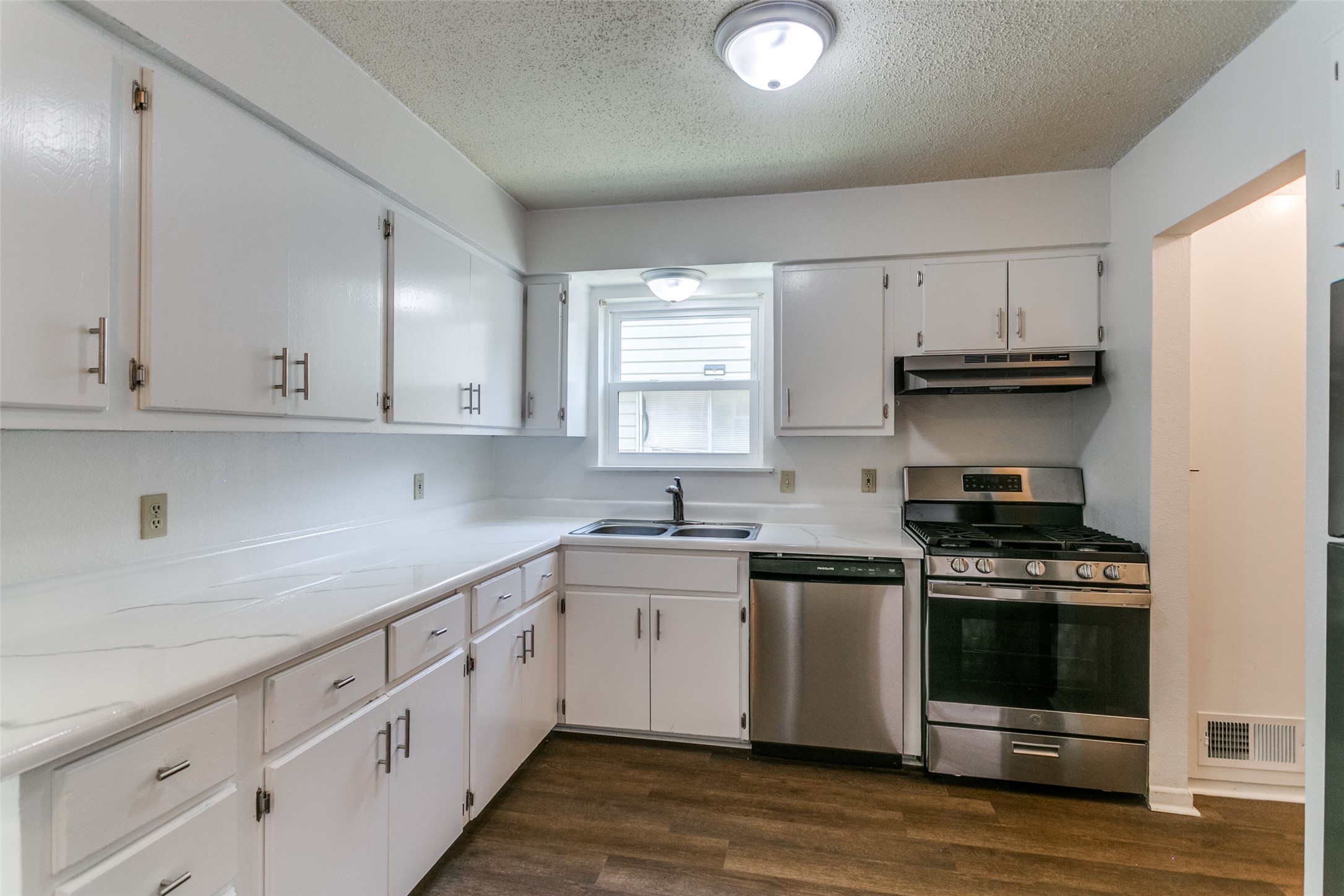 1808 Ridgewood Drive