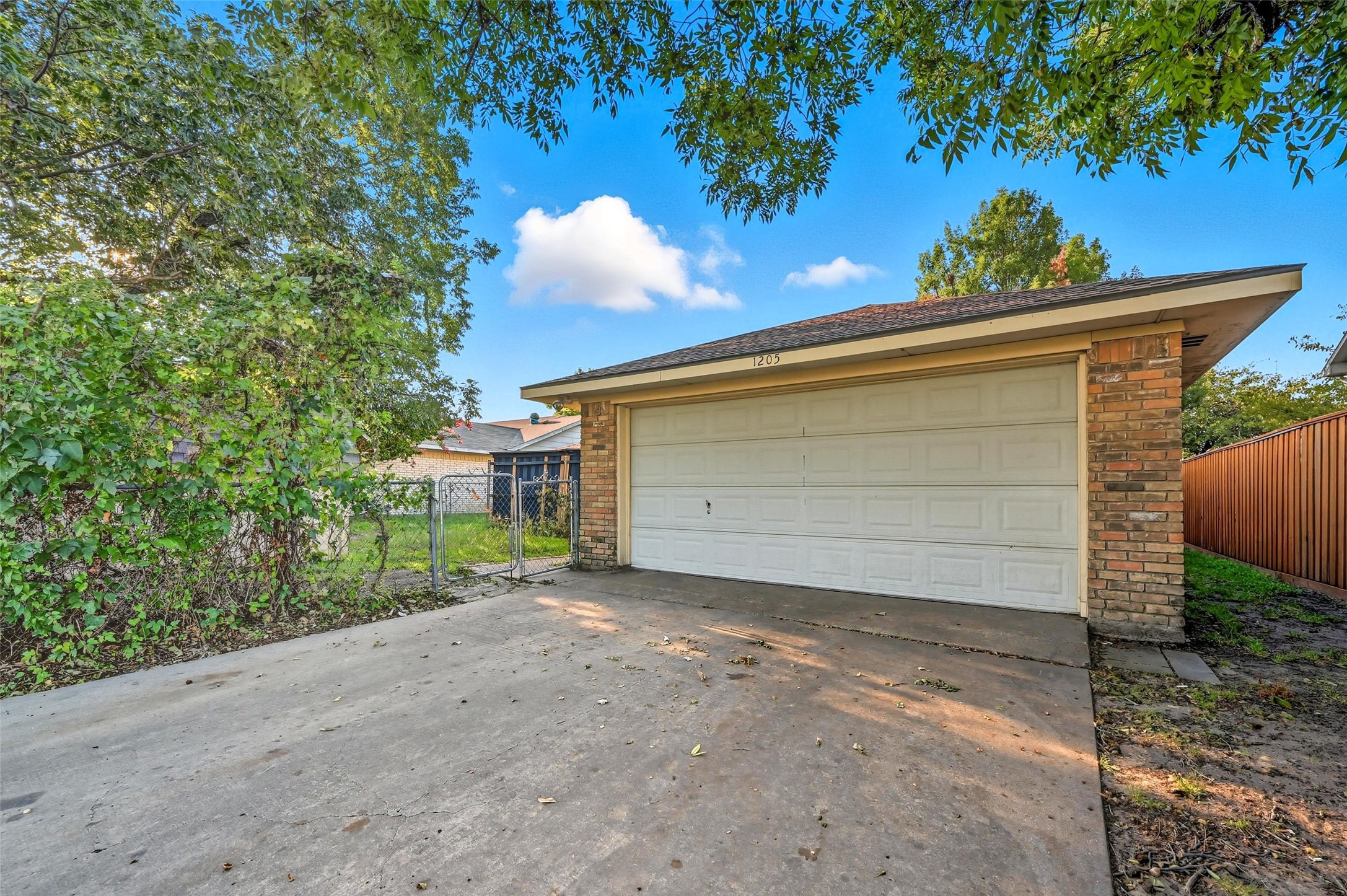 1205 Columbine Drive