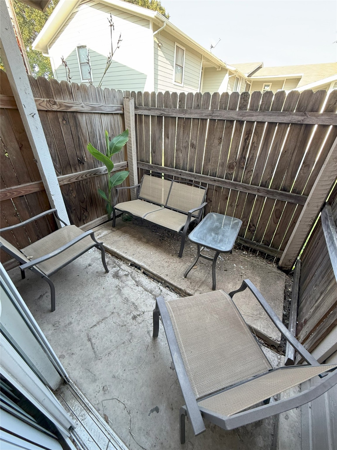 2135 Knoll Crest Drive