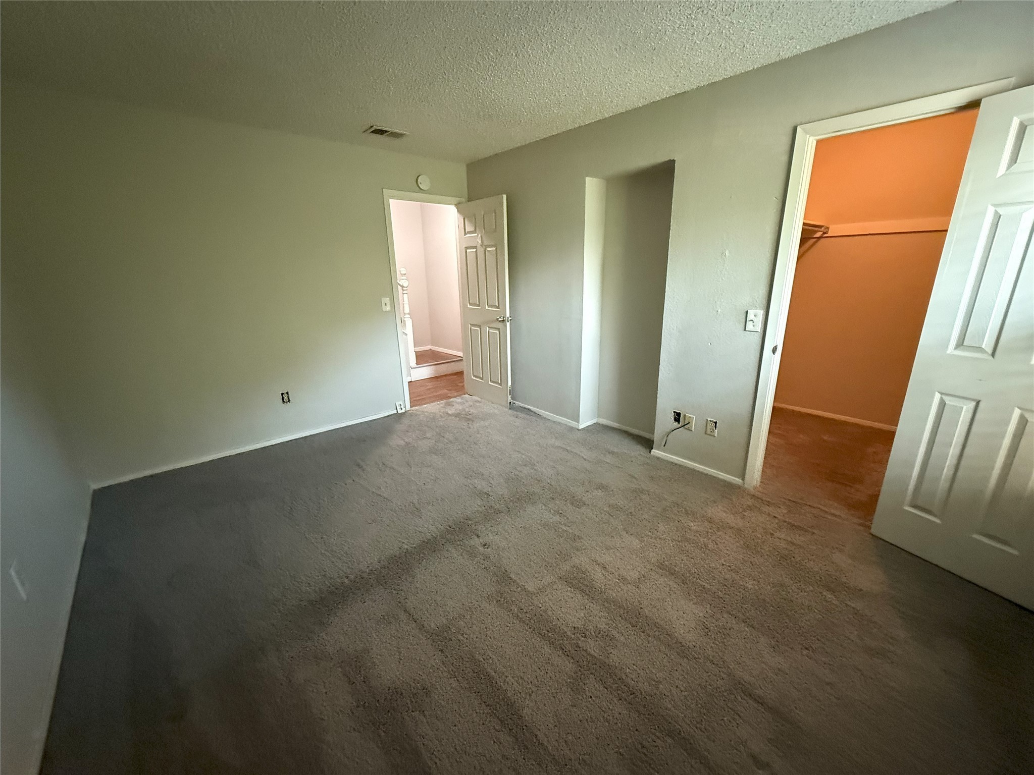 2135 Knoll Crest Drive