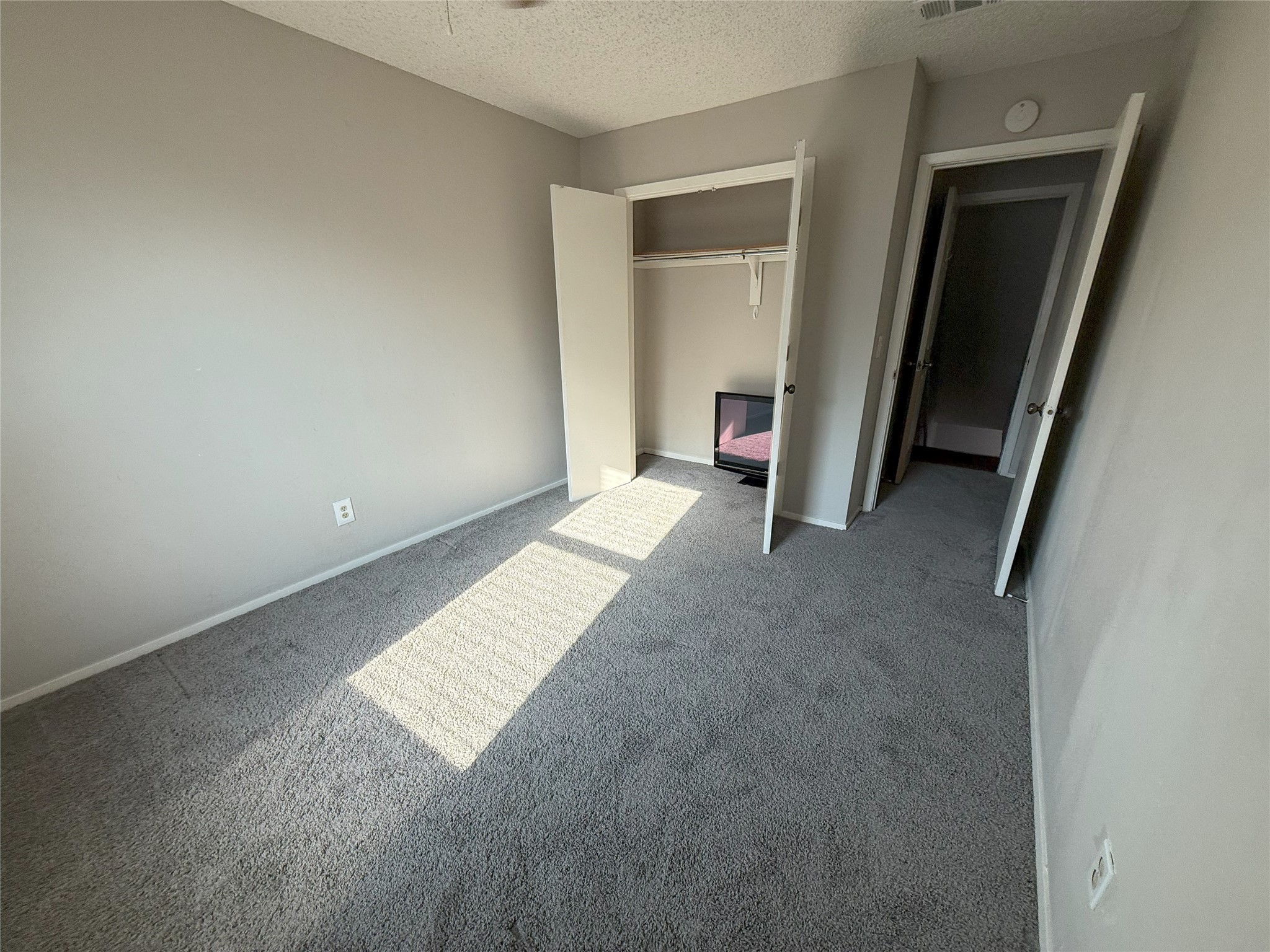 2135 Knoll Crest Drive