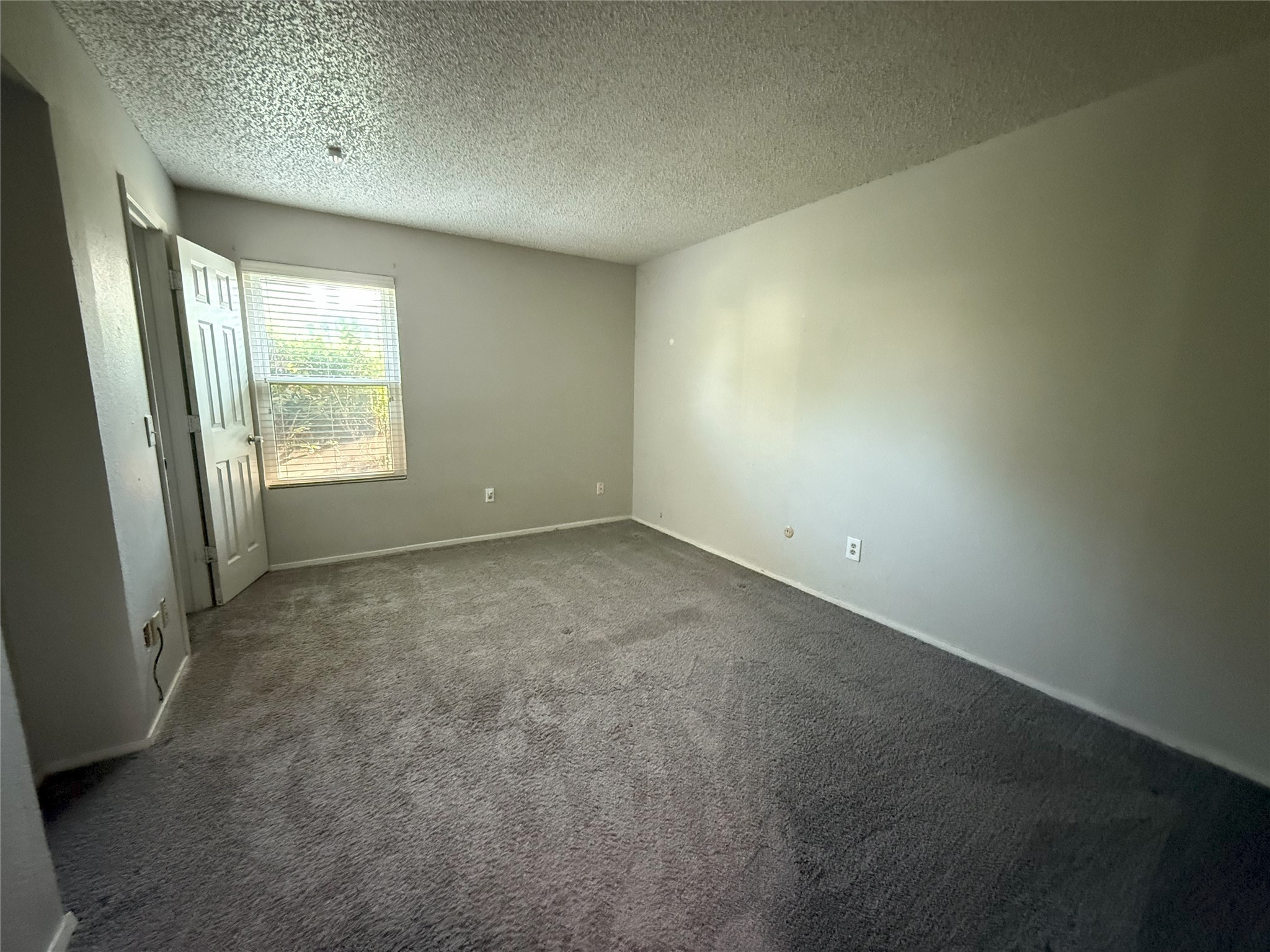 2135 Knoll Crest Drive