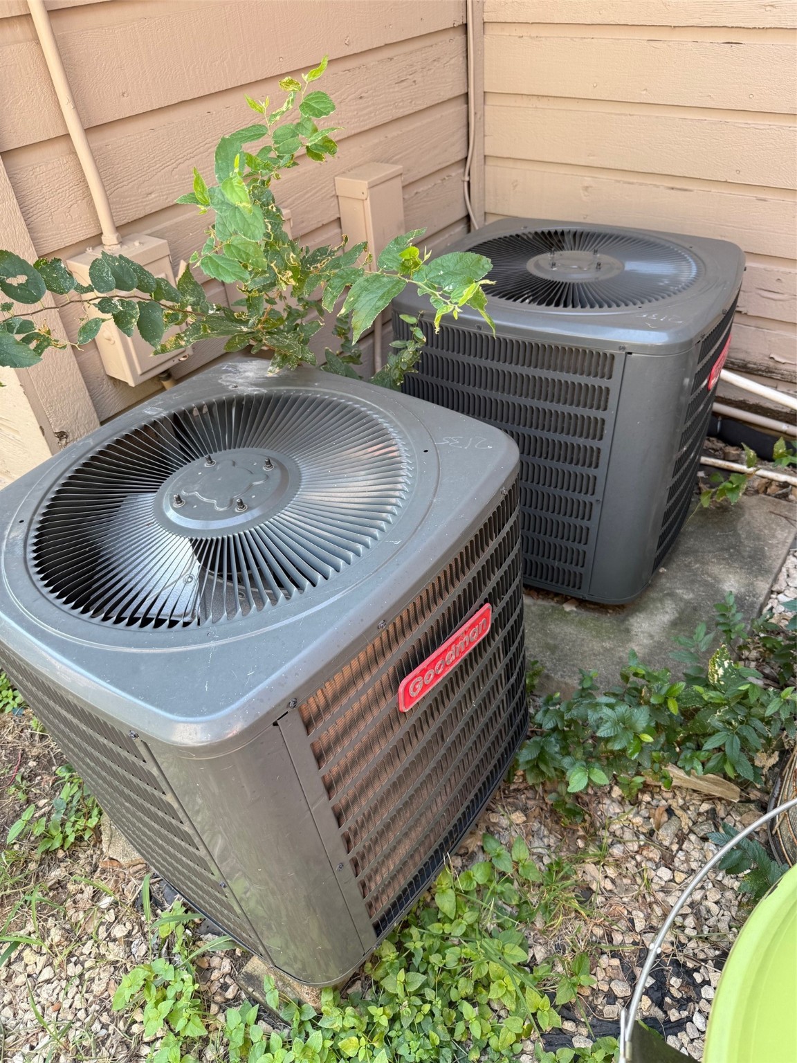 2135 Knoll Crest Drive