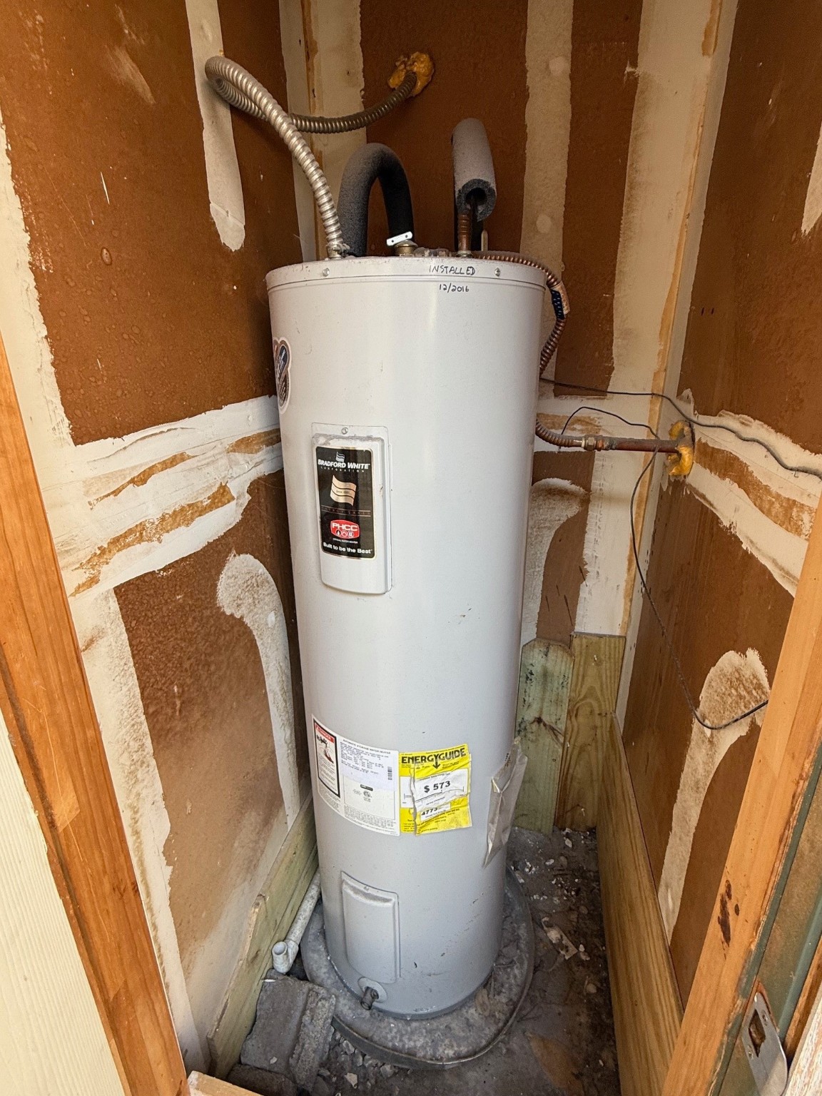 2135 Knoll Crest Drive