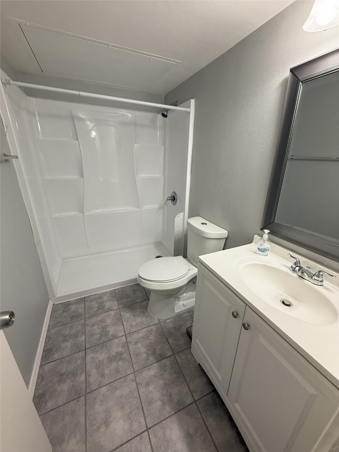 2135 Knoll Crest Drive