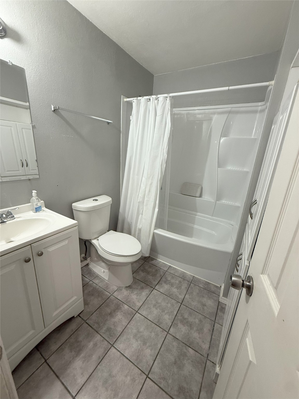 2135 Knoll Crest Drive