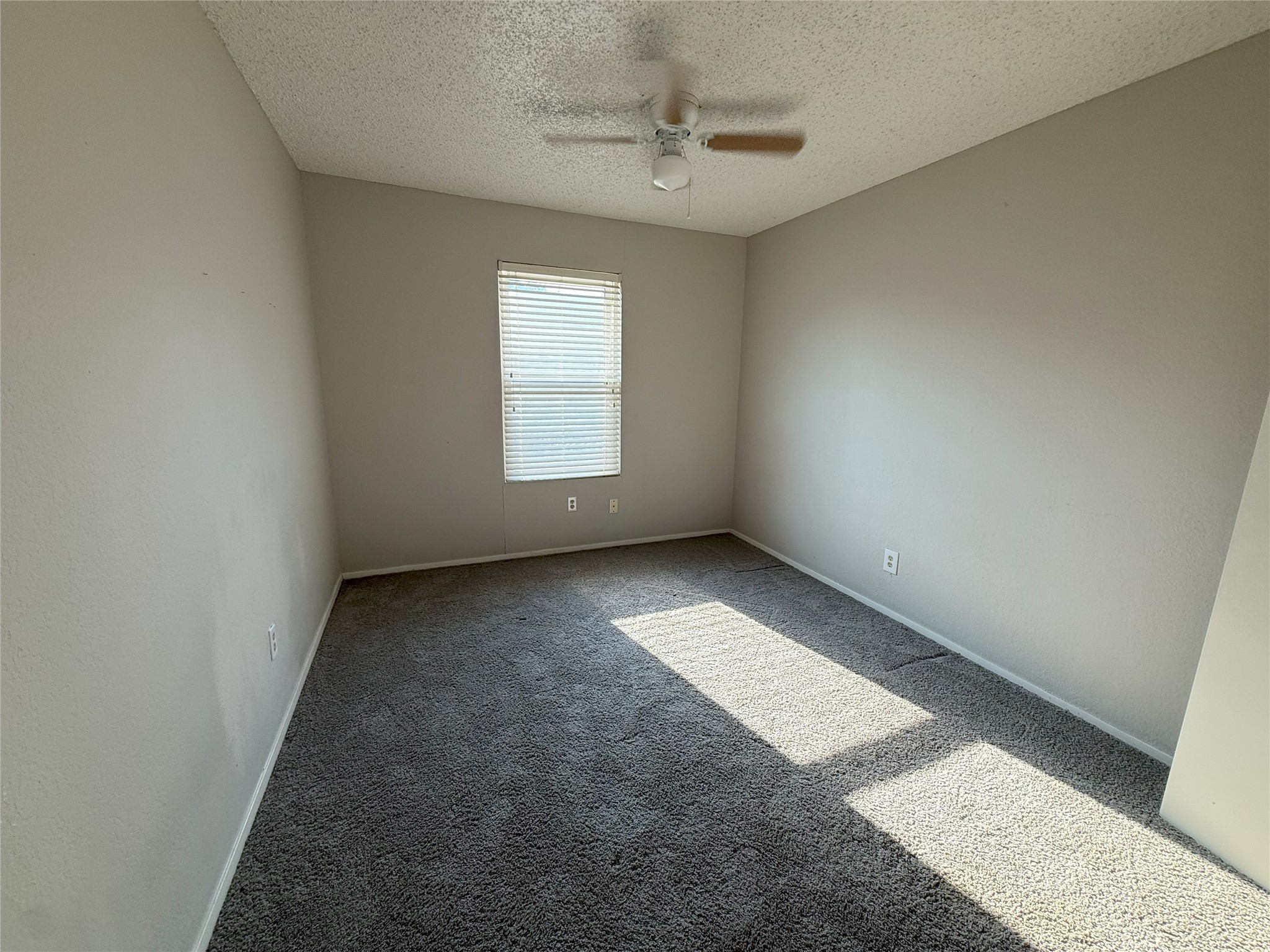 2135 Knoll Crest Drive