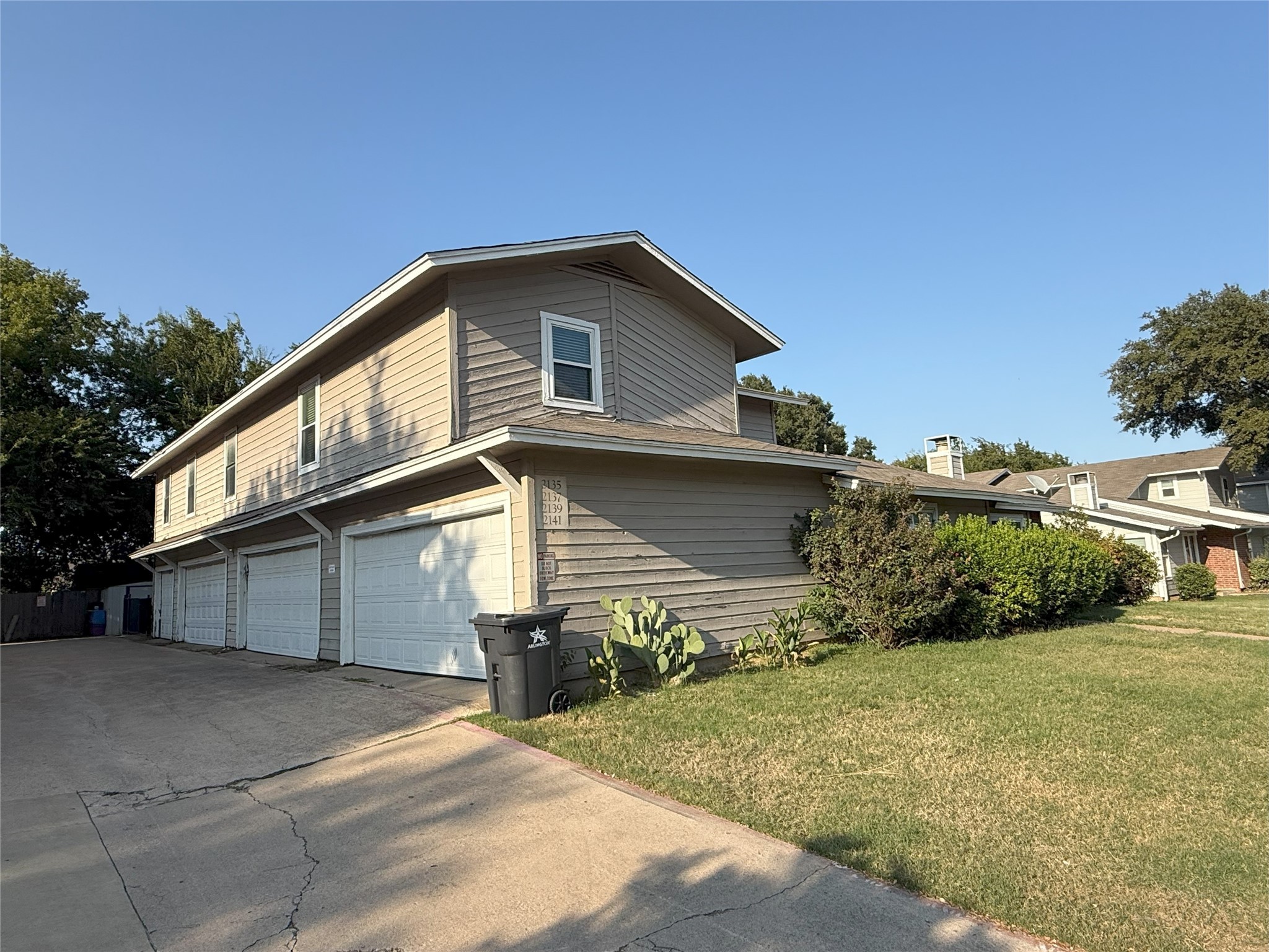 2135 Knoll Crest Drive