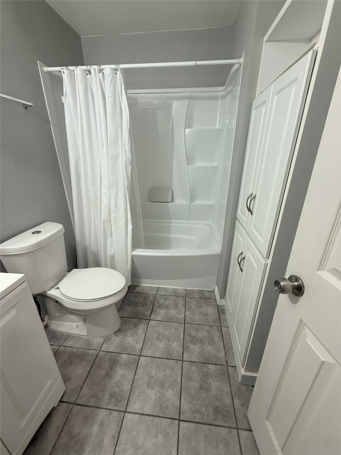 2135 Knoll Crest Drive