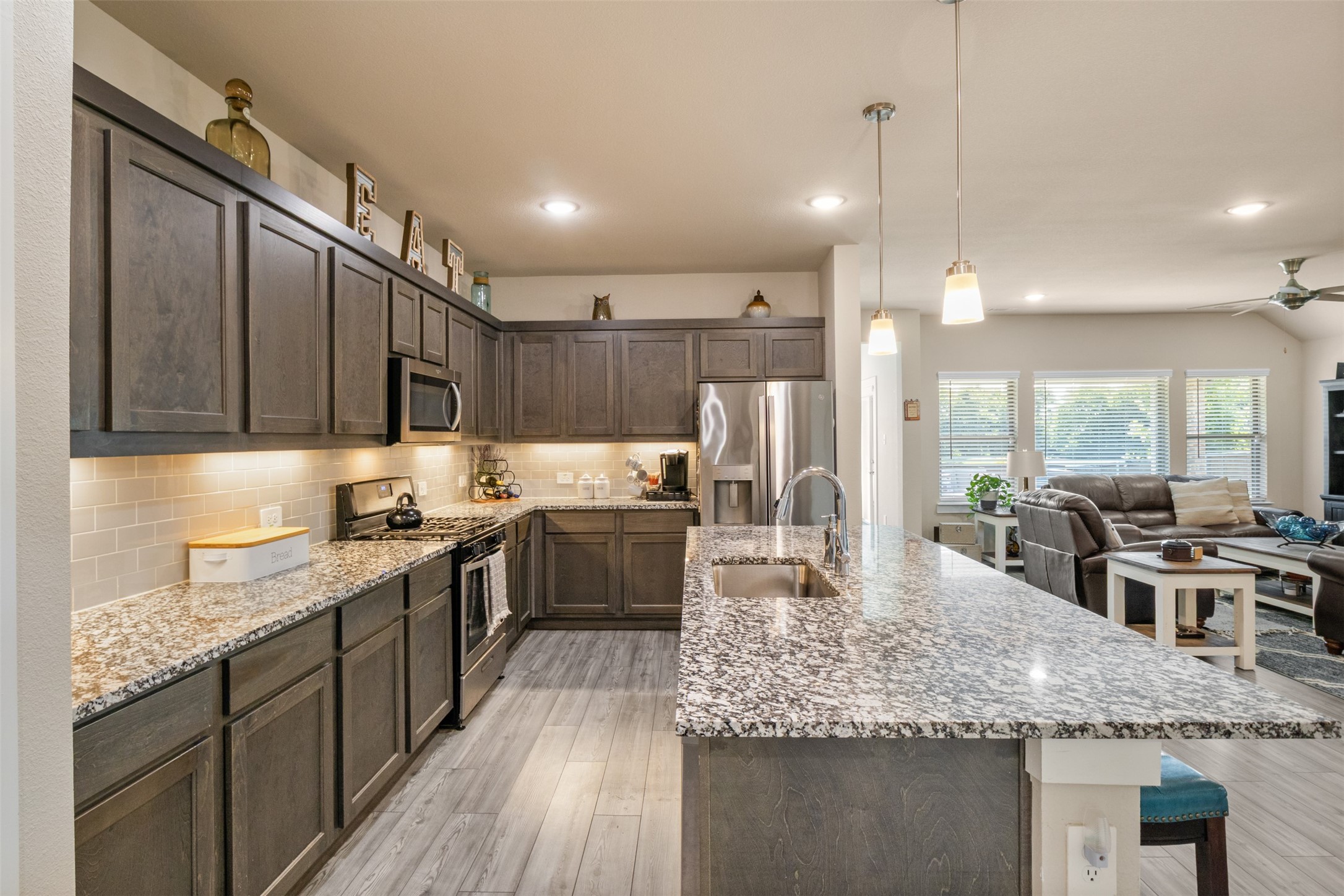 618 Congressional Avenue