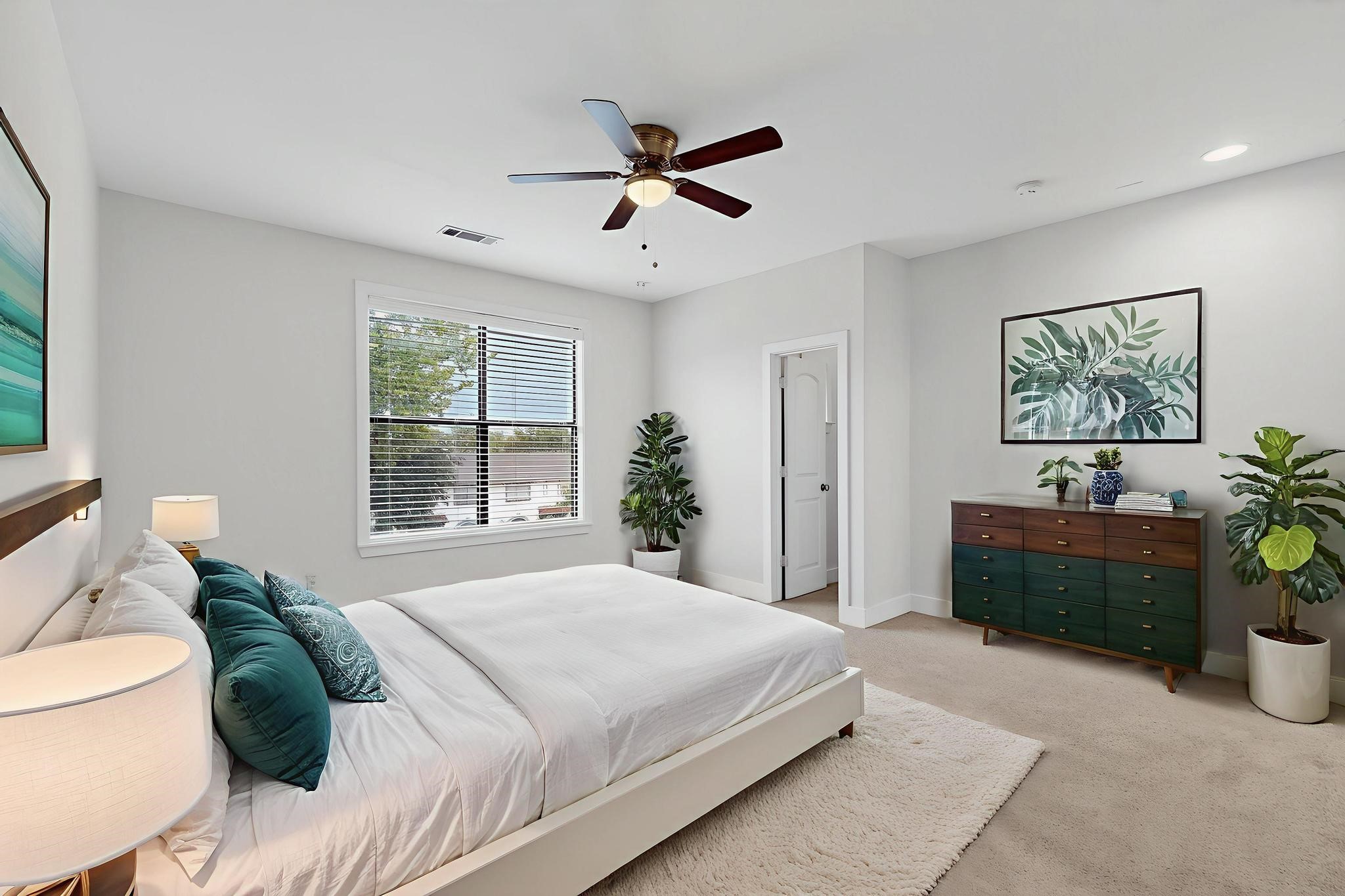 4211 Rawlins Street 528