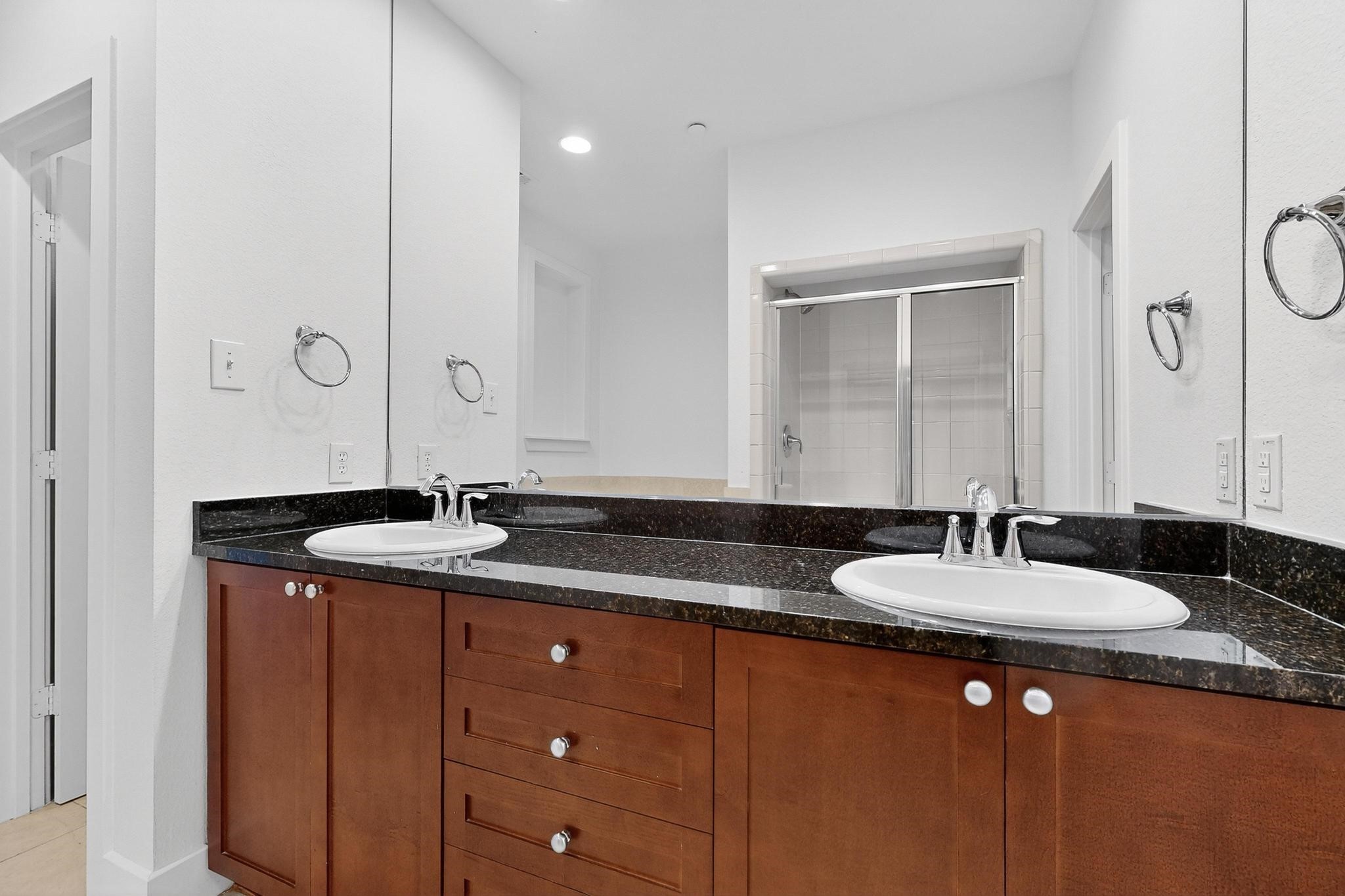 4211 Rawlins Street 528