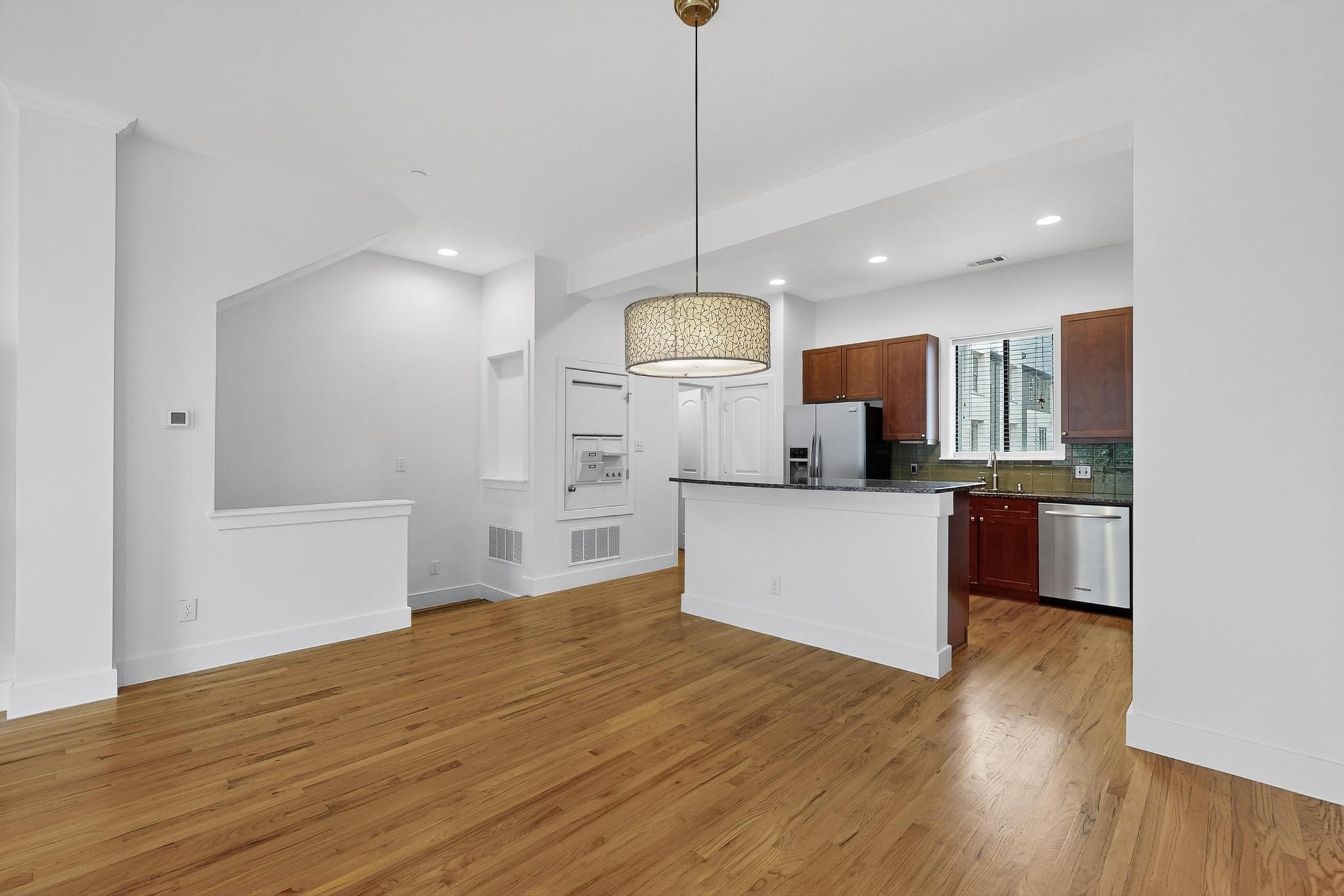 4211 Rawlins Street 528