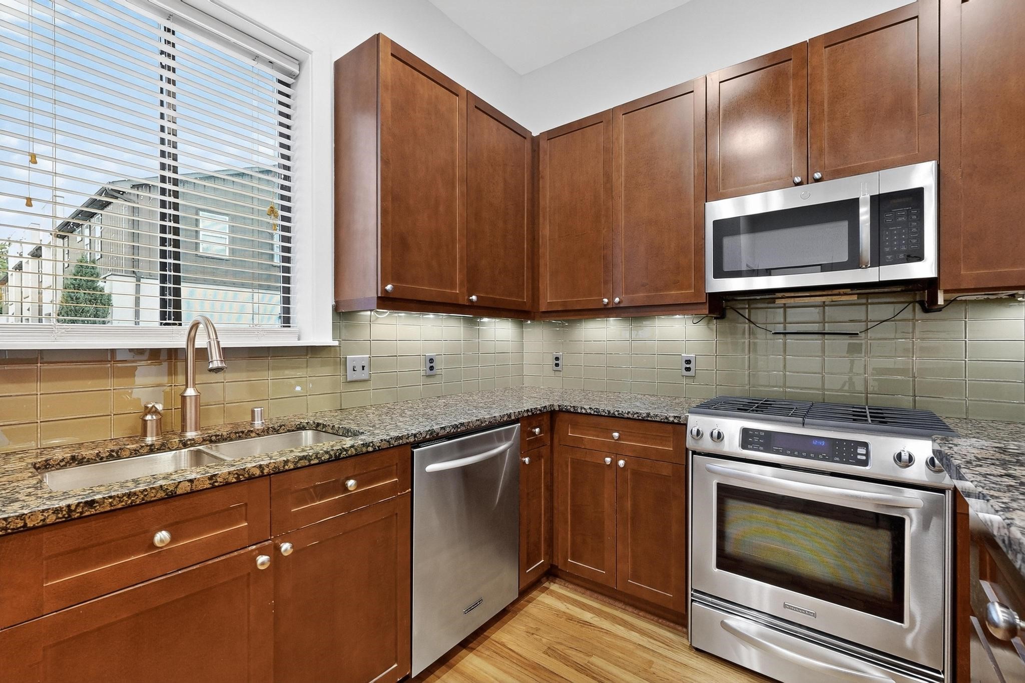 4211 Rawlins Street 528