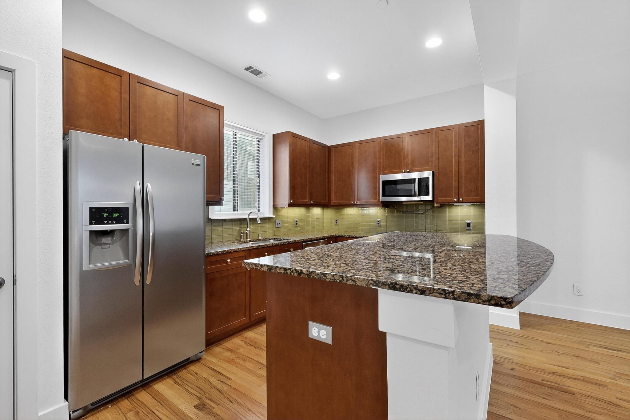 4211 Rawlins Street 528