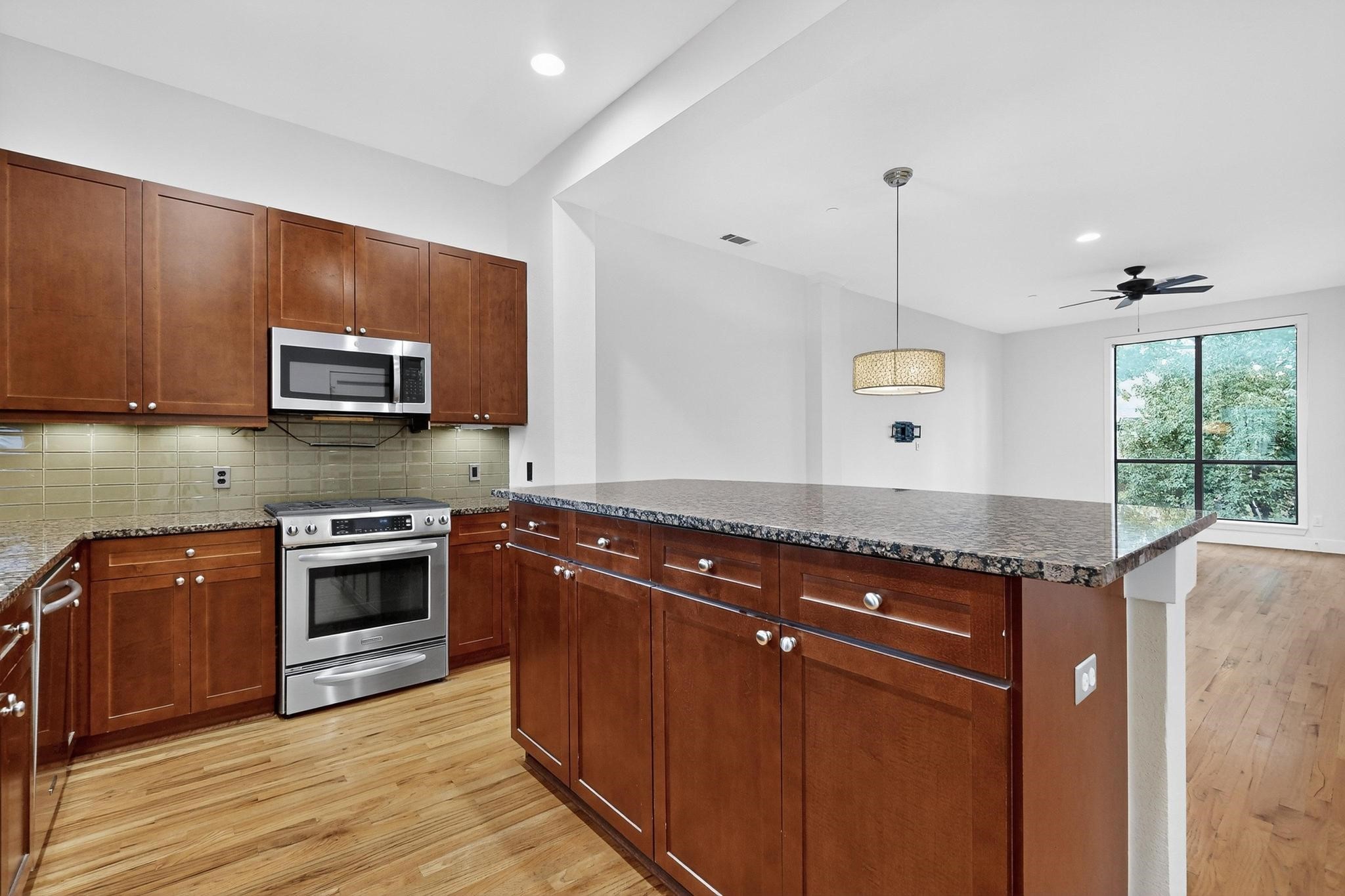 4211 Rawlins Street 528