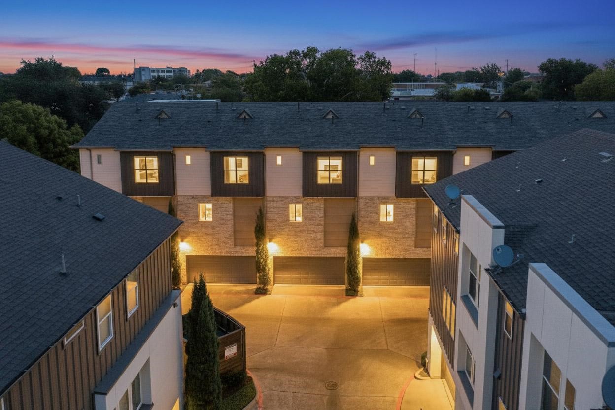 4211 Rawlins Street 528