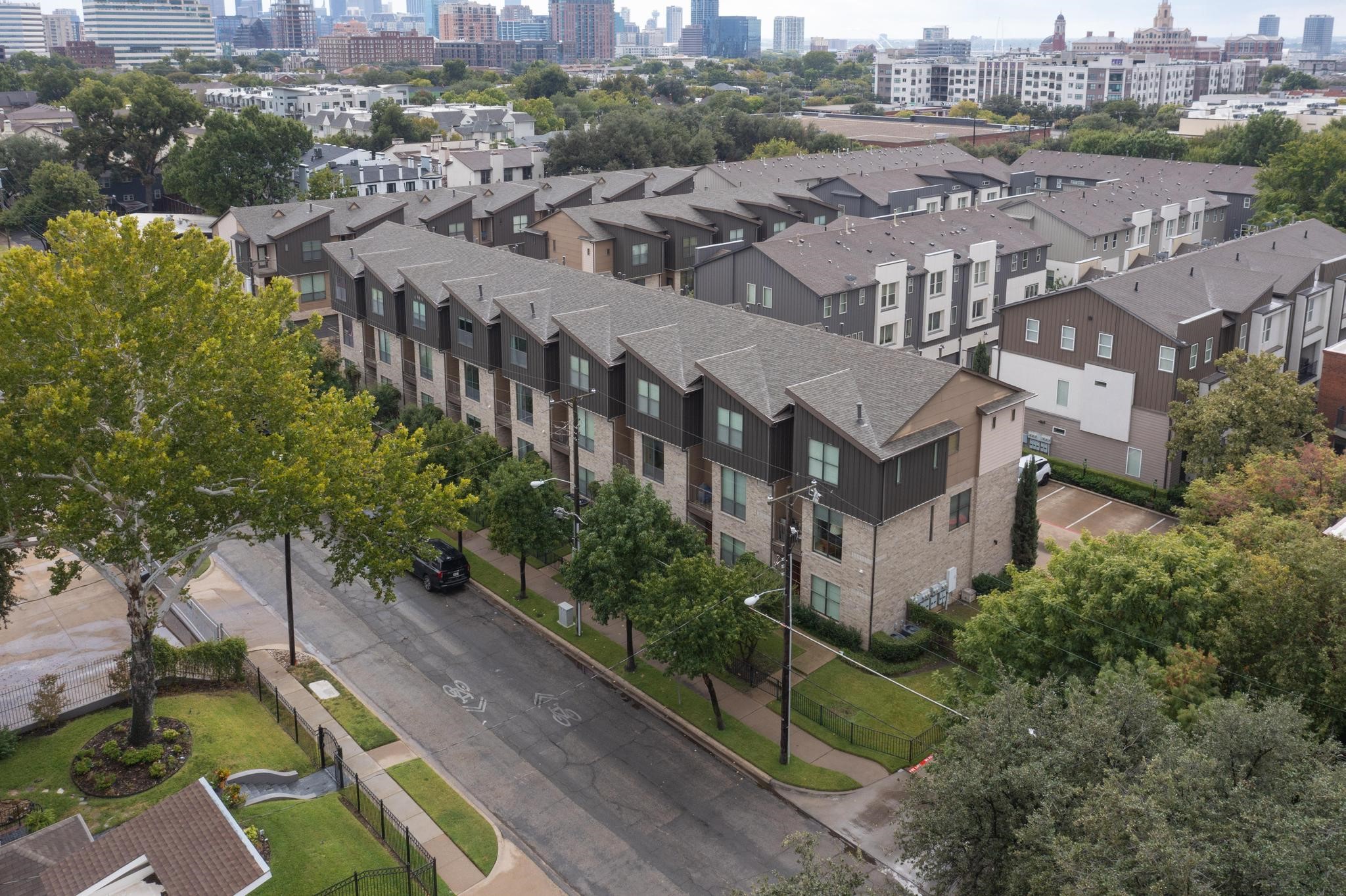 4211 Rawlins Street 528