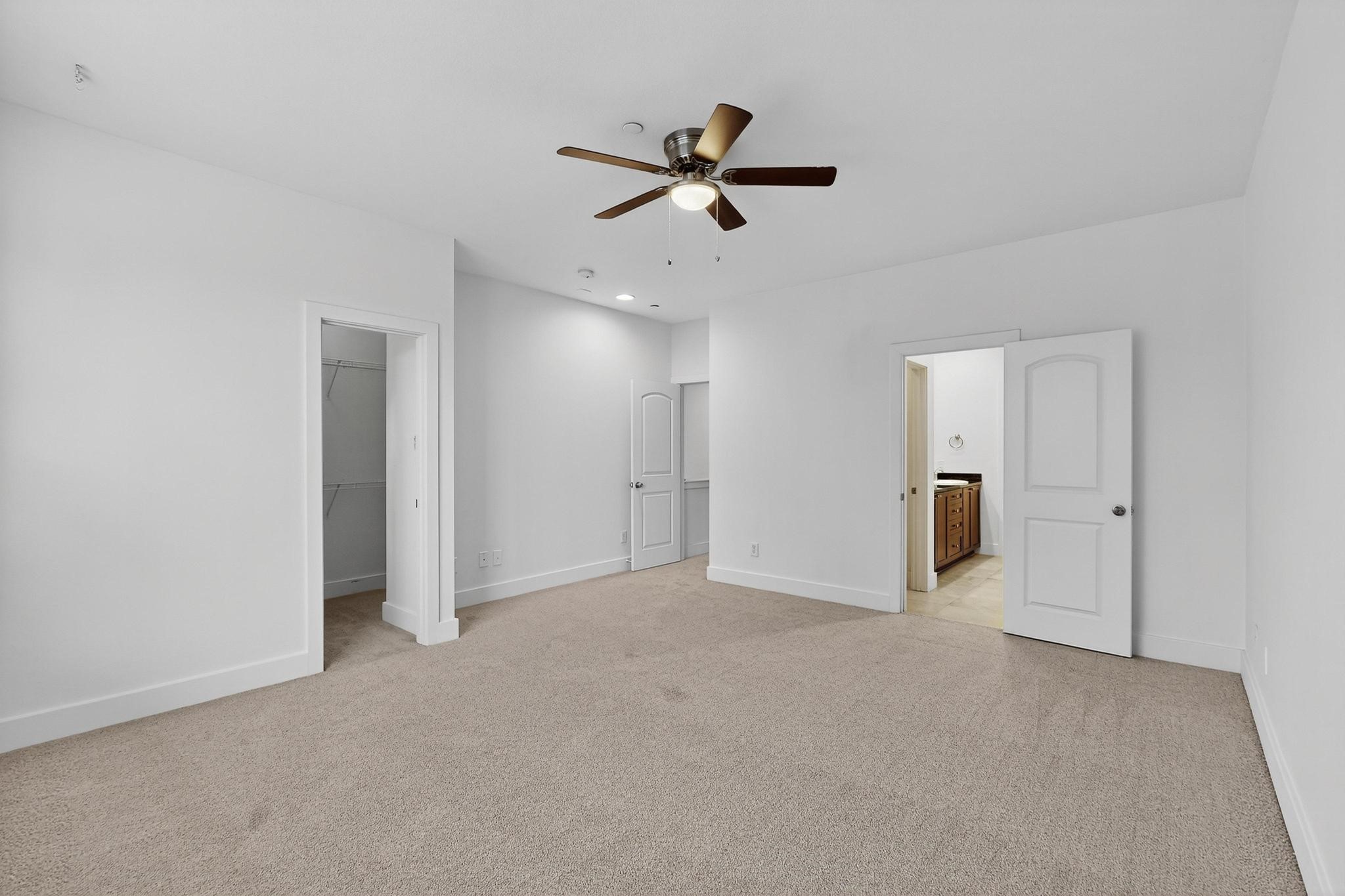 4211 Rawlins Street 528