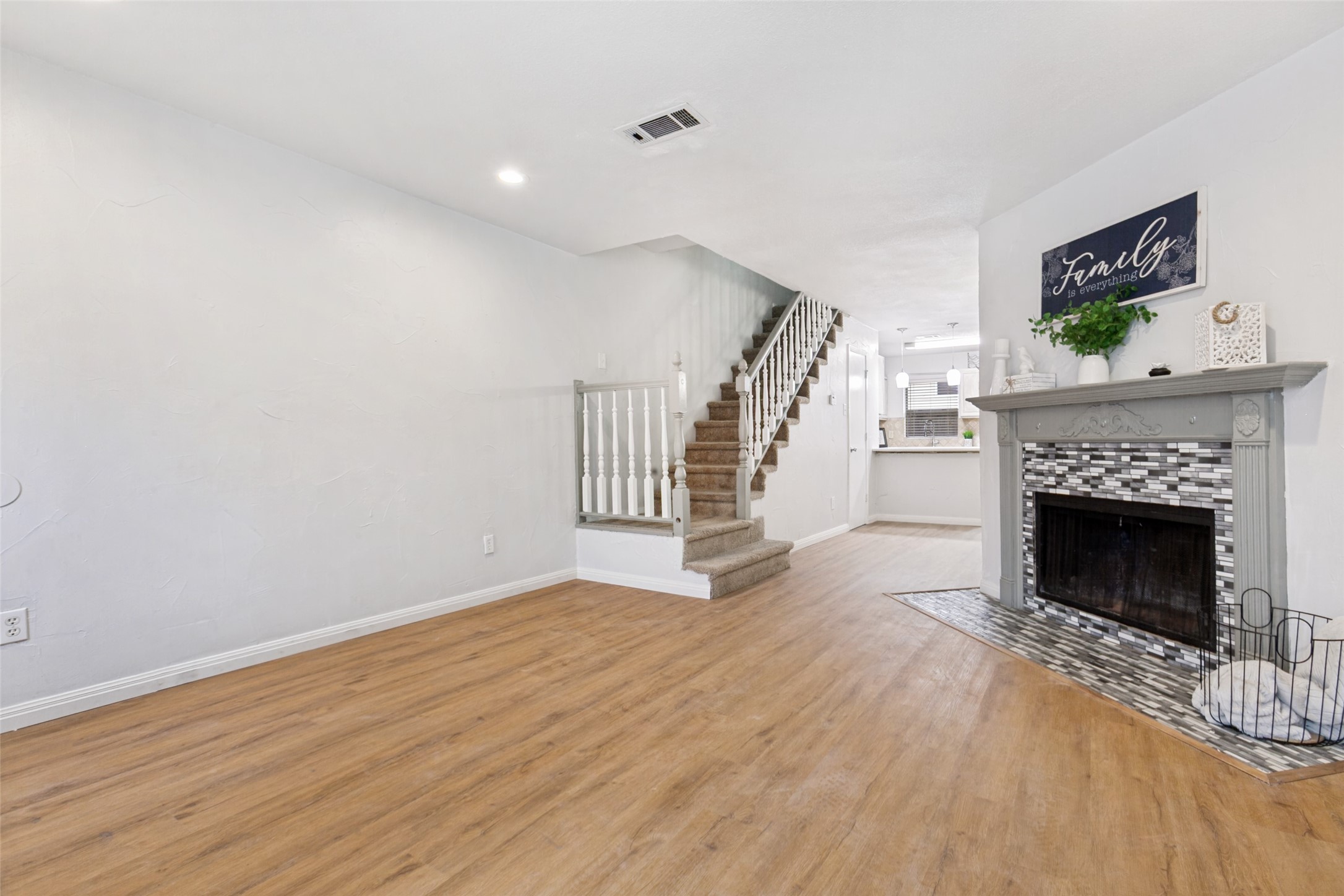 617 Carriagehouse Lane 3E