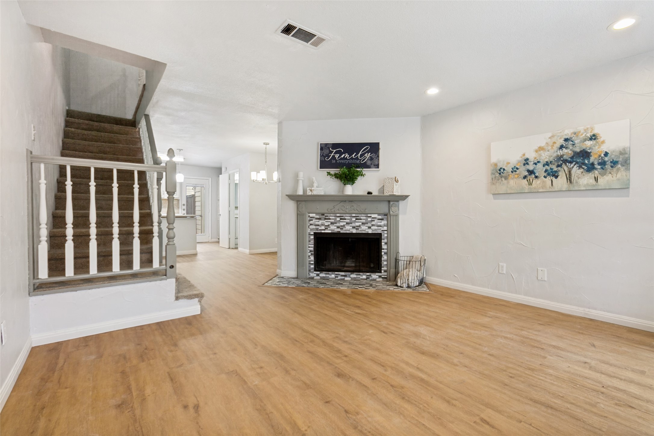 617 Carriagehouse Lane 3E
