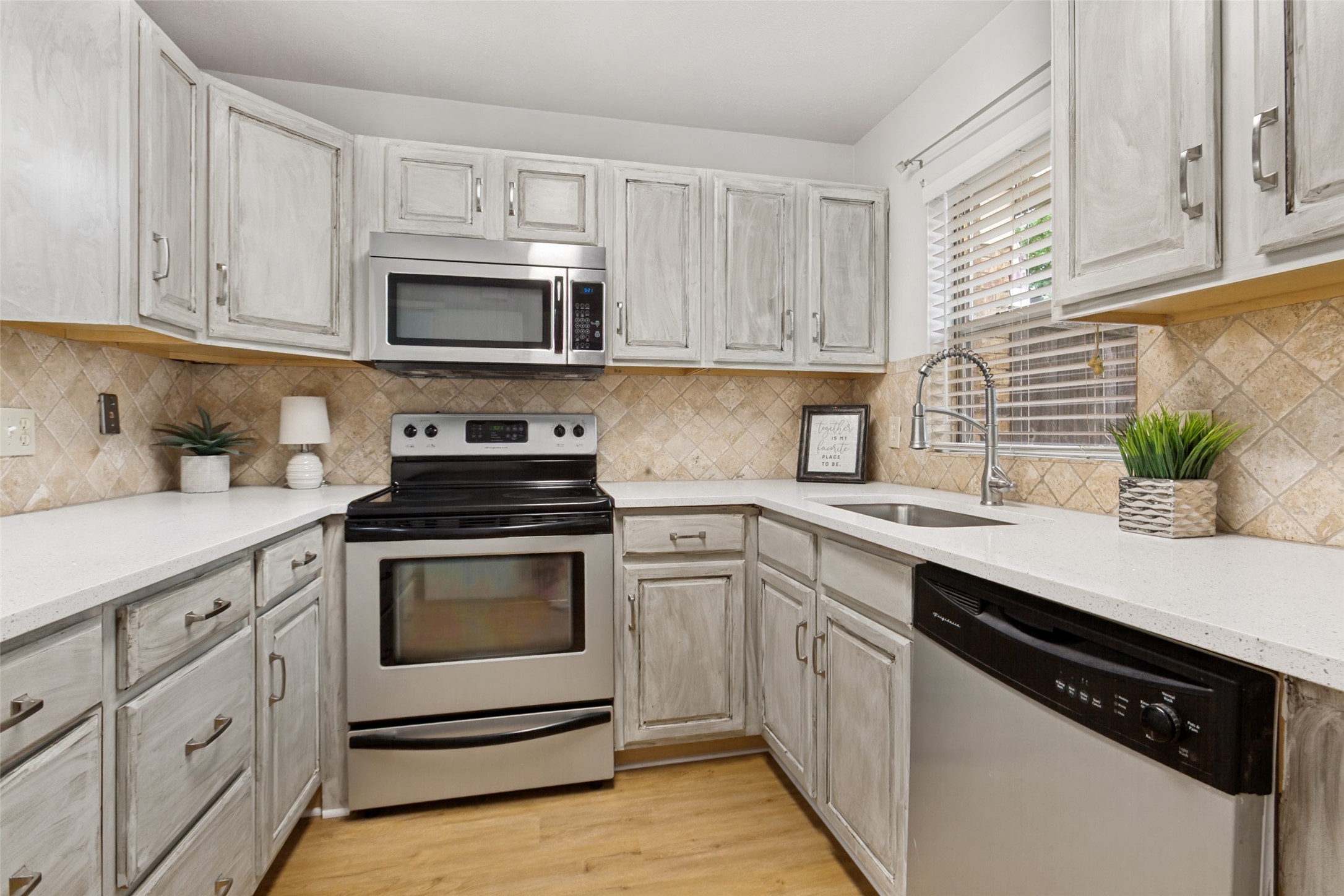 617 Carriagehouse Lane 3E