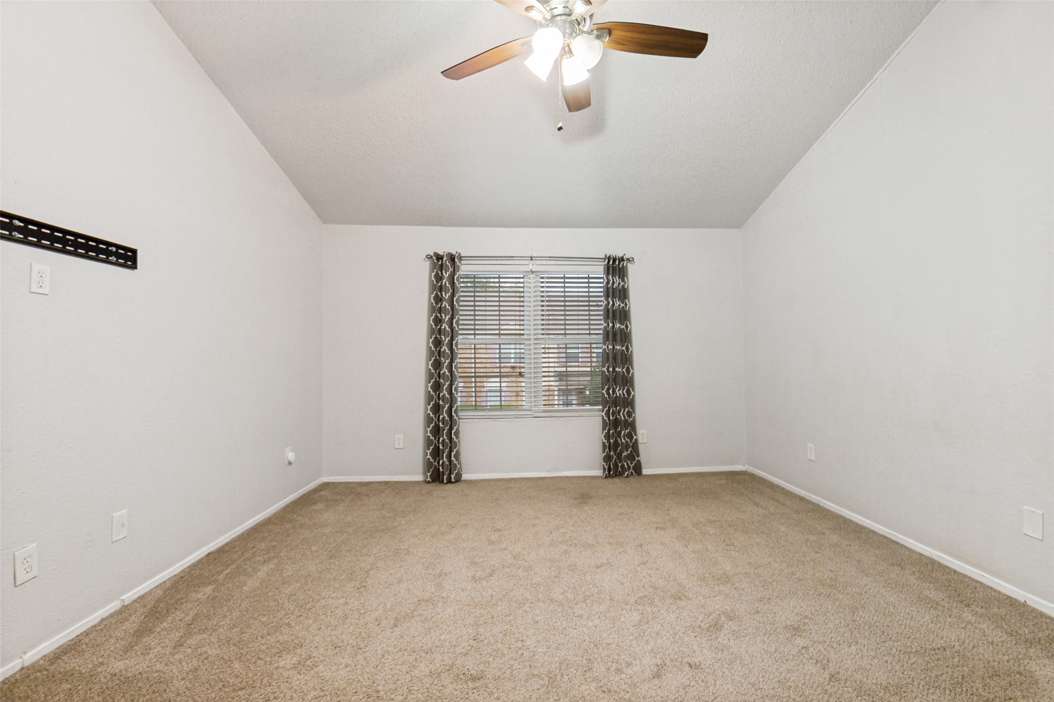 617 Carriagehouse Lane 3E