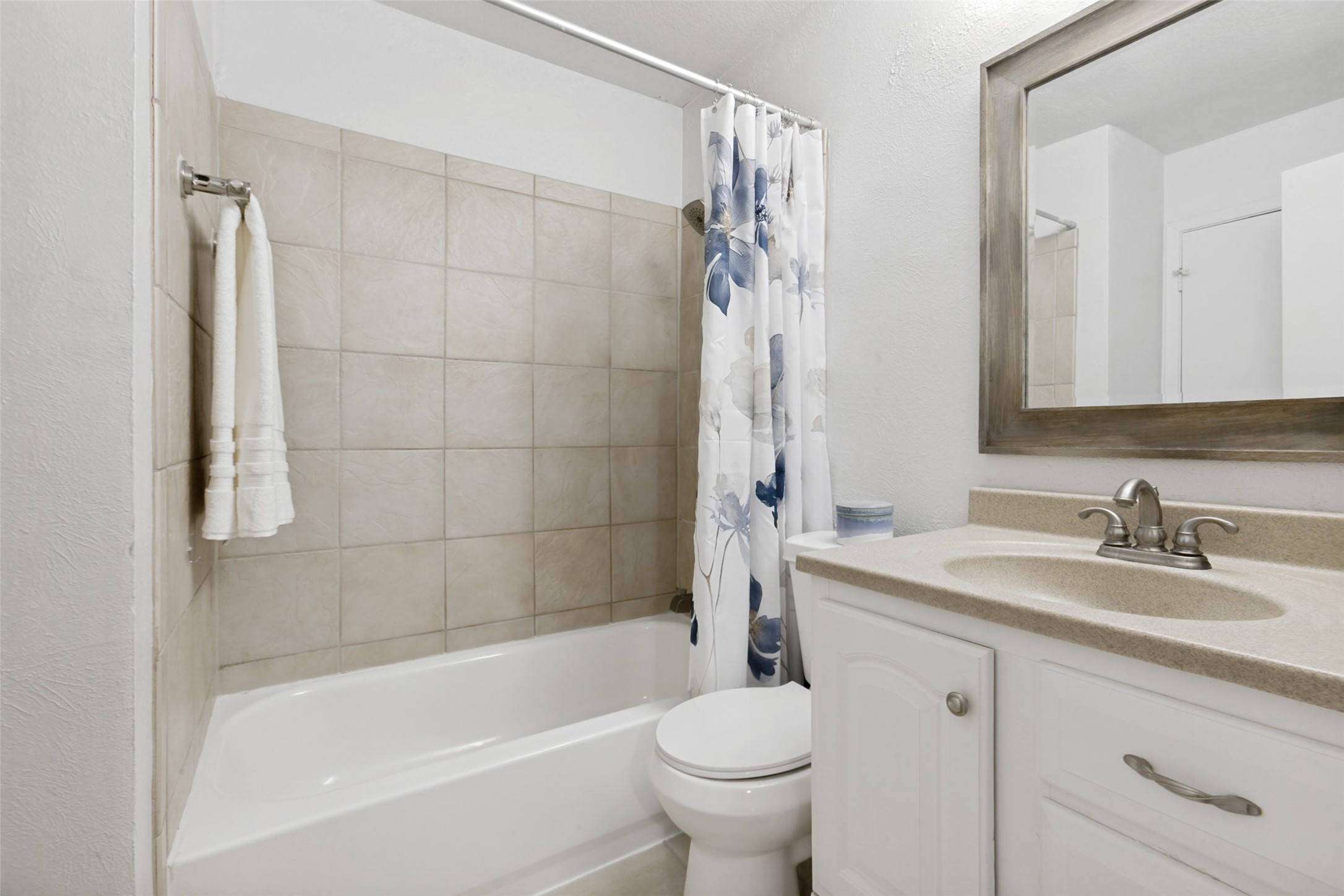 617 Carriagehouse Lane 3E