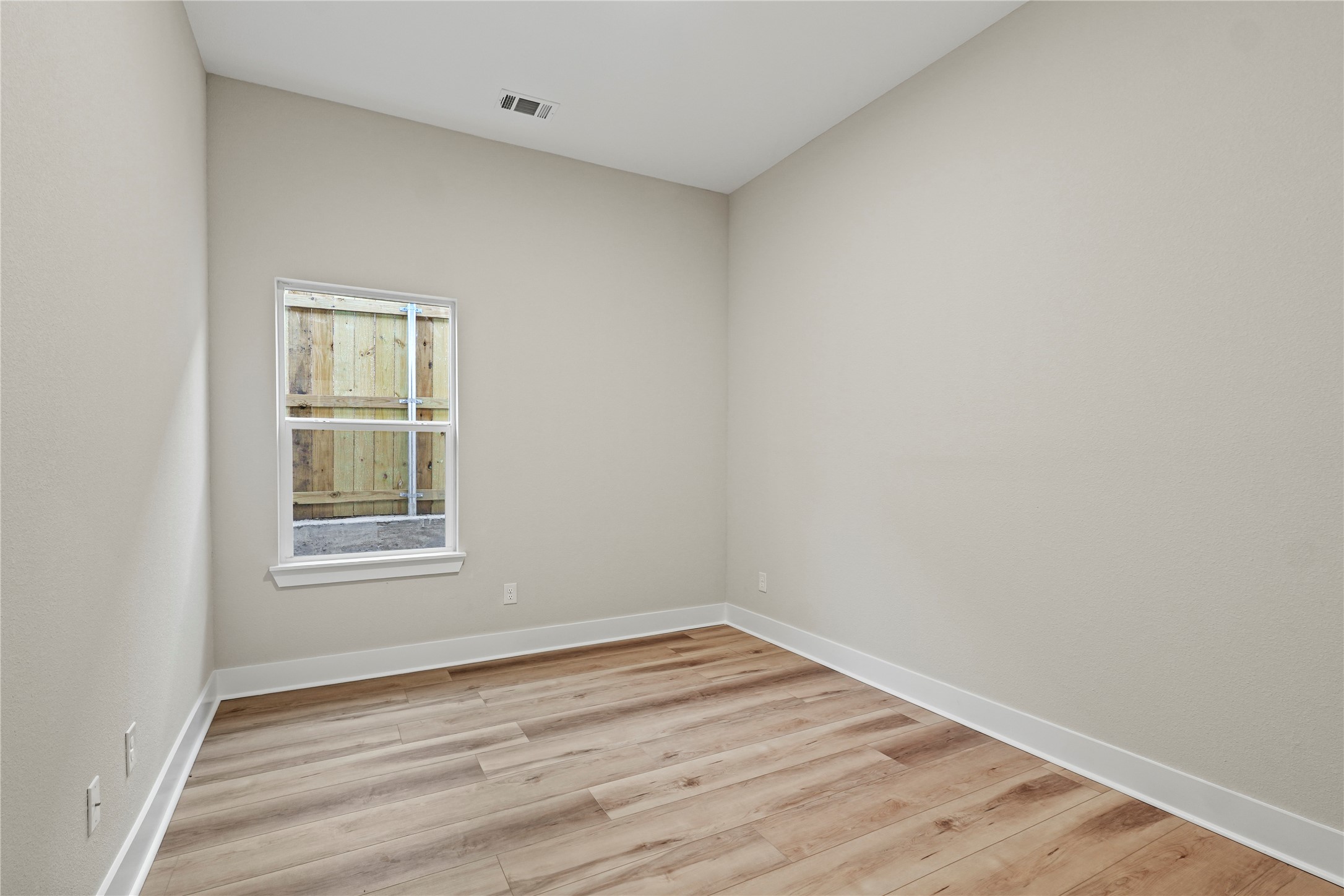 1531 E Waco Avenue
