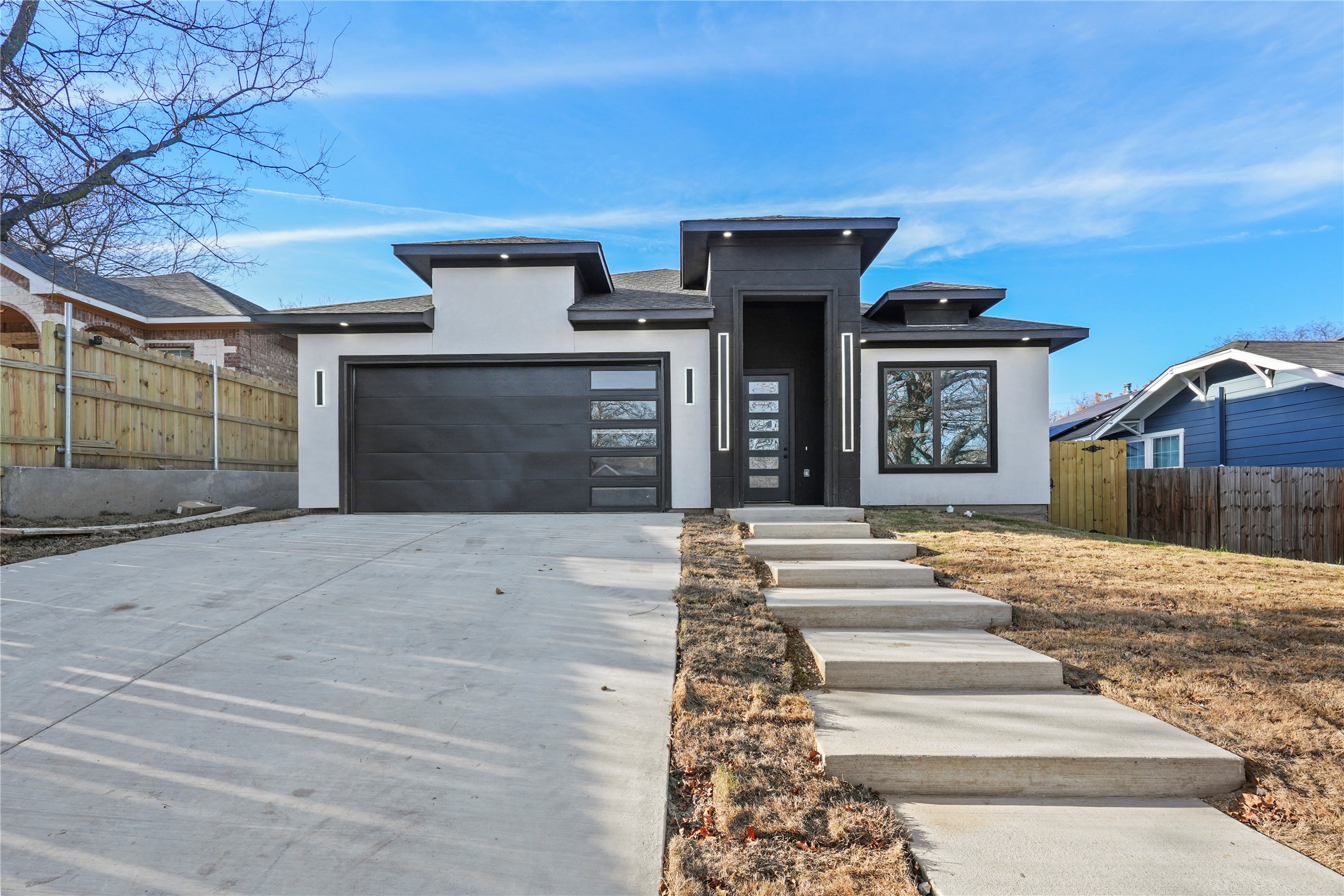 1531 E Waco Avenue
