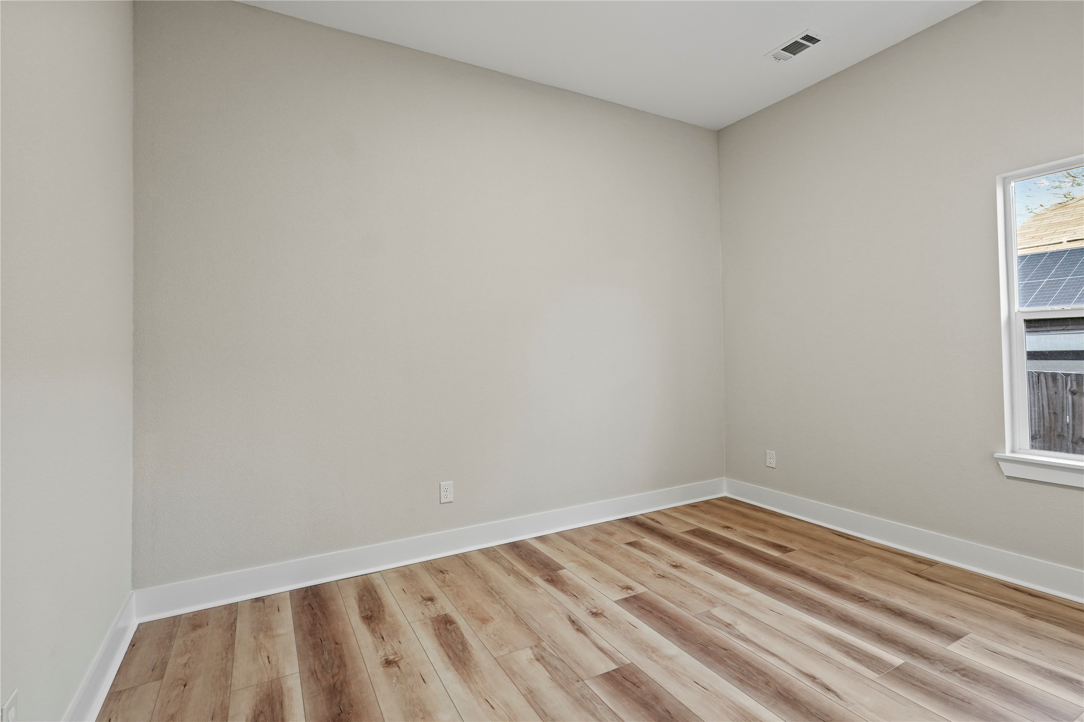 1531 E Waco Avenue