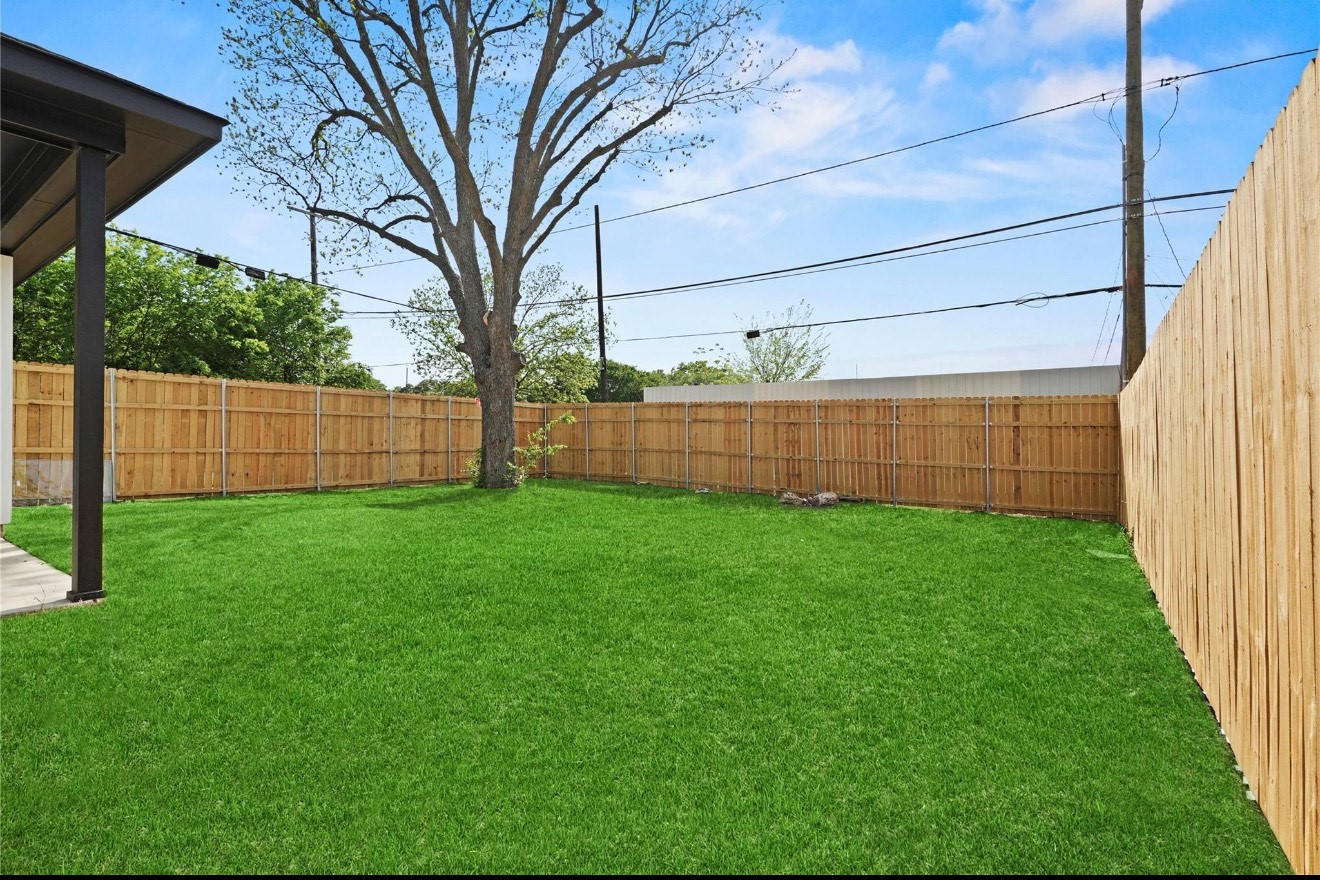 1531 E Waco Avenue