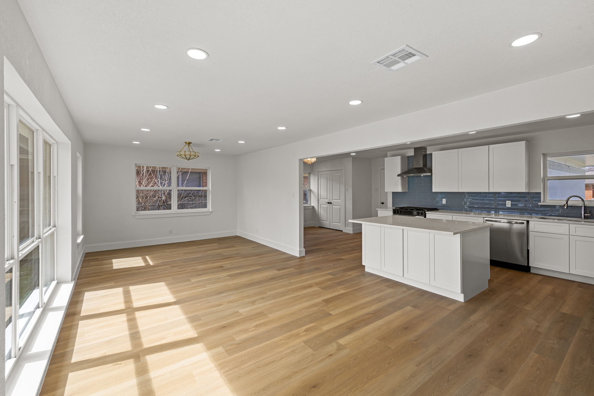 2932 Bay Oaks Drive