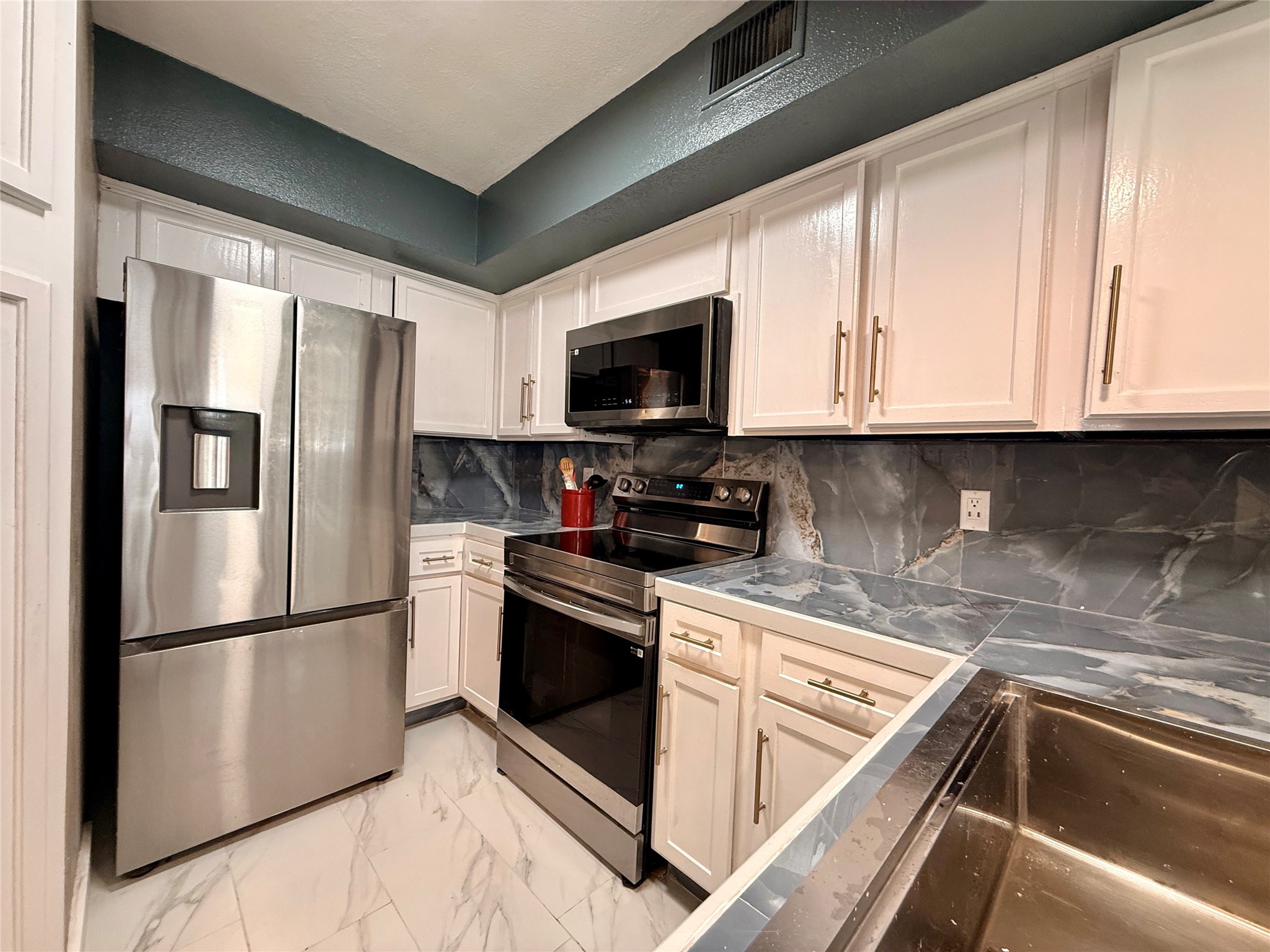 9807 Walnut Street D205