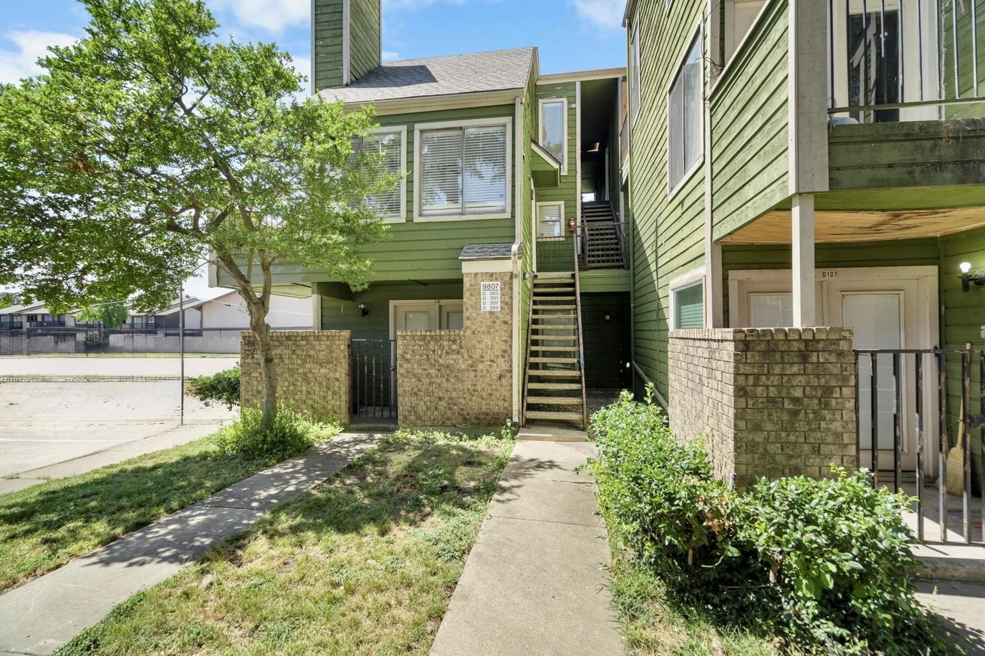 9807 Walnut Street D205