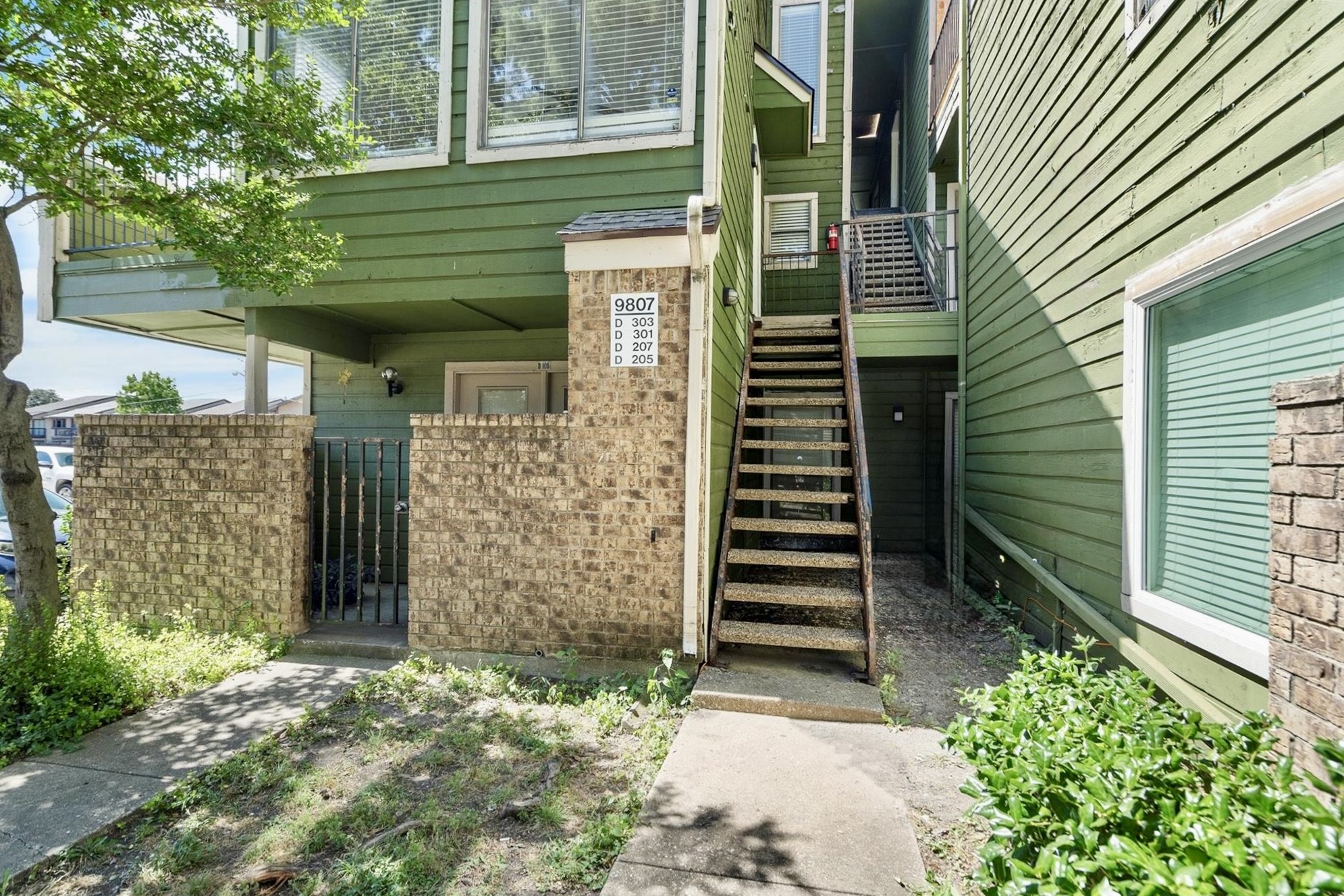 9807 Walnut Street D205