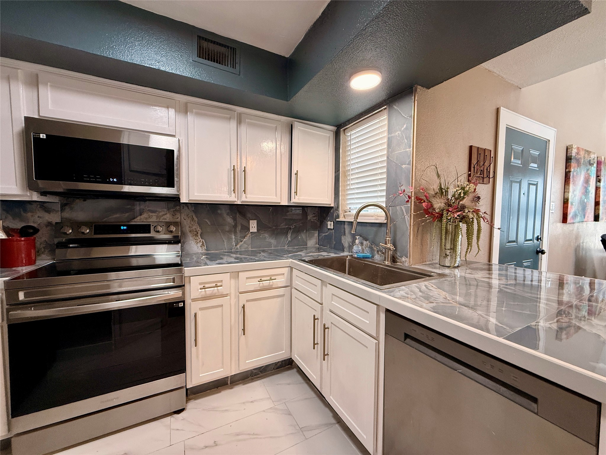 9807 Walnut Street D205