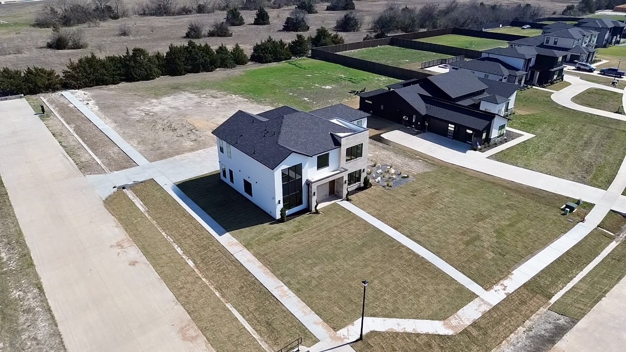 436 Whispering Way