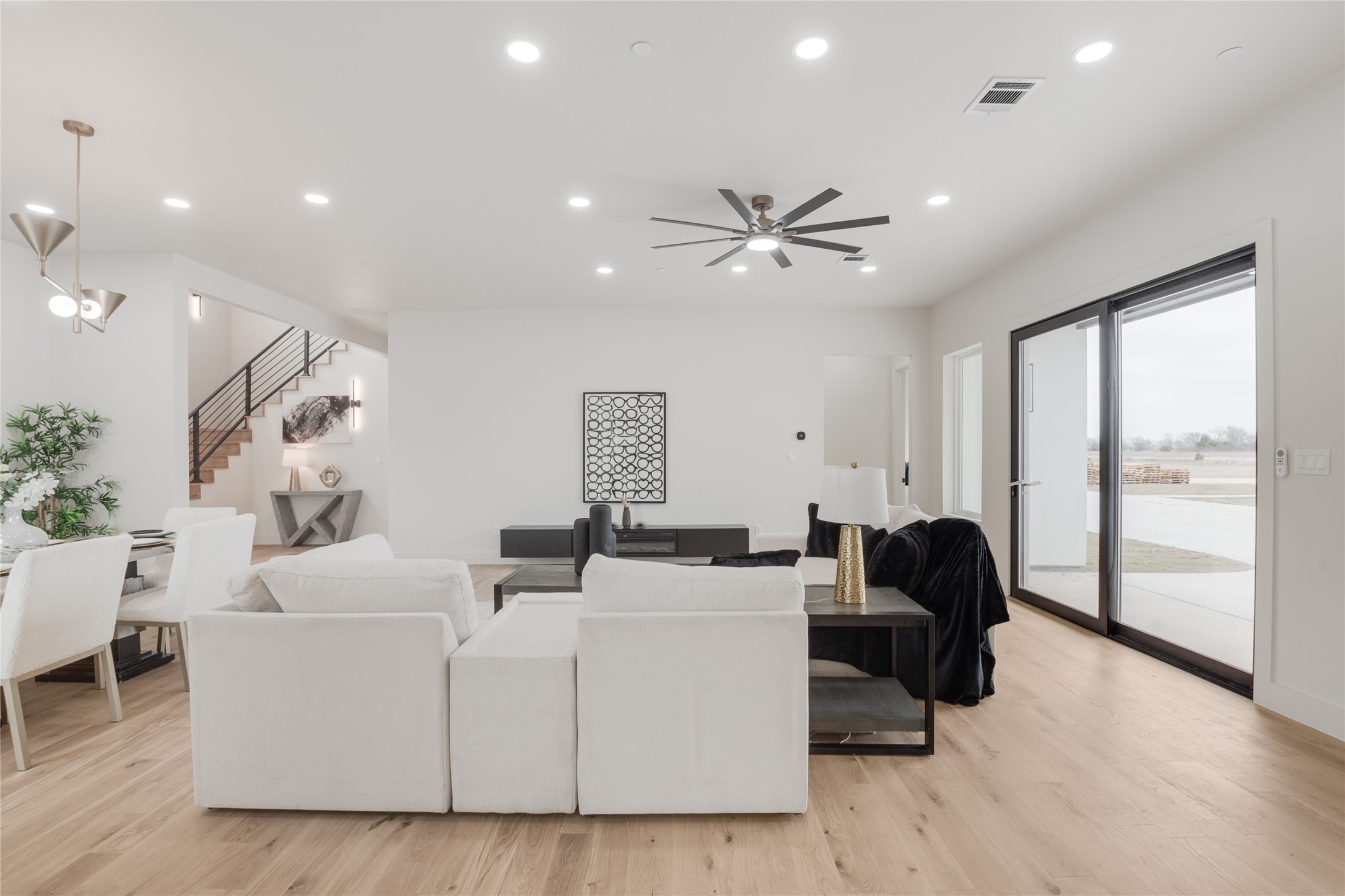 436 Whispering Way