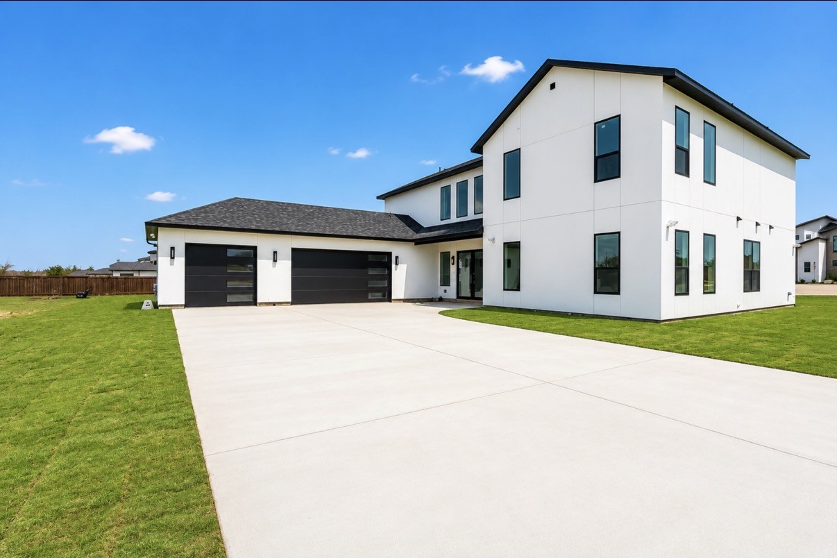 436 Whispering Way