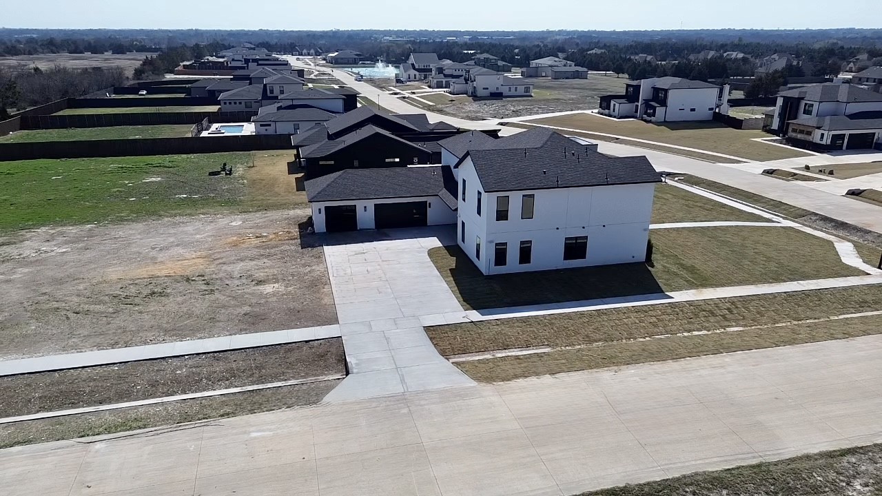 436 Whispering Way
