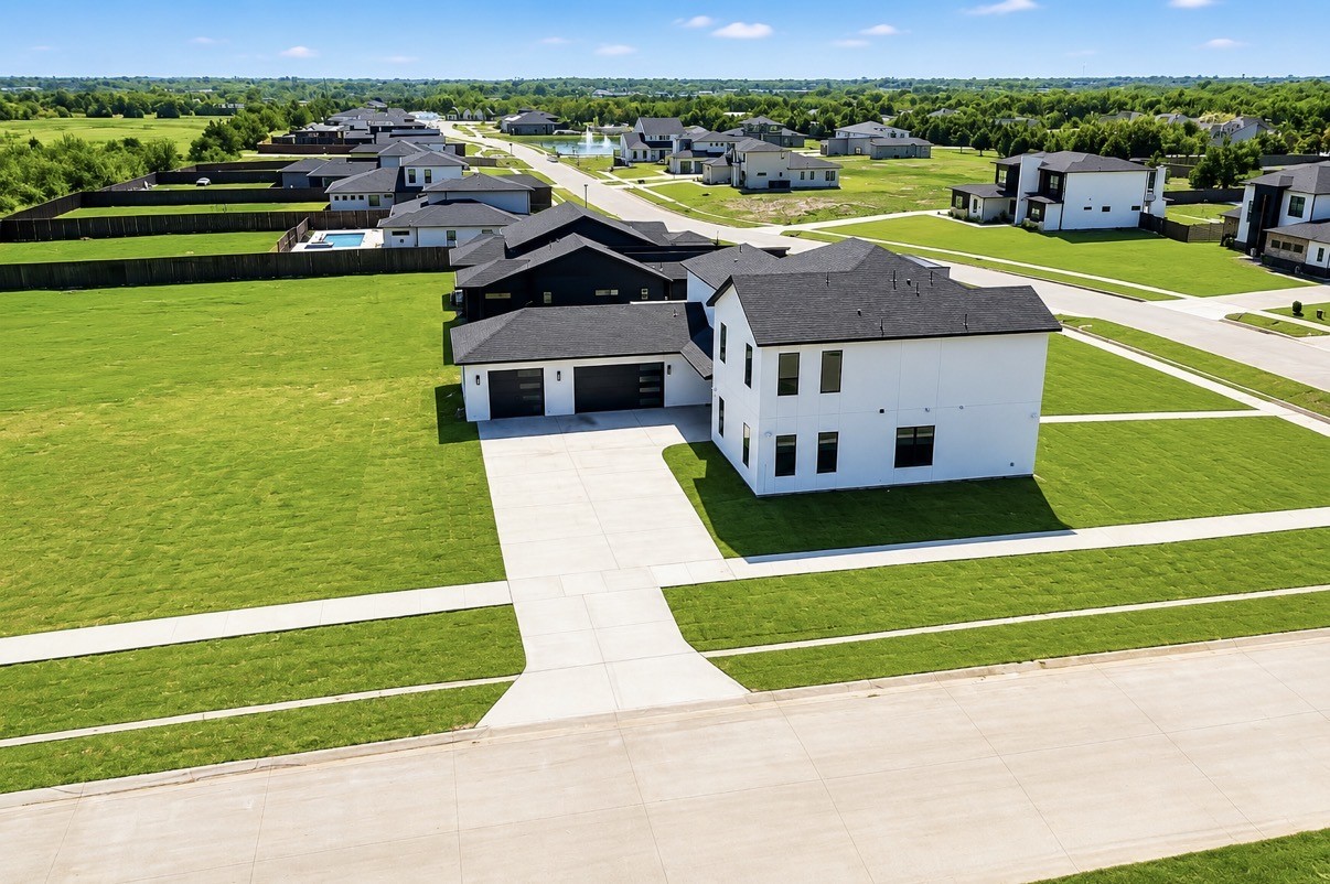 436 Whispering Way