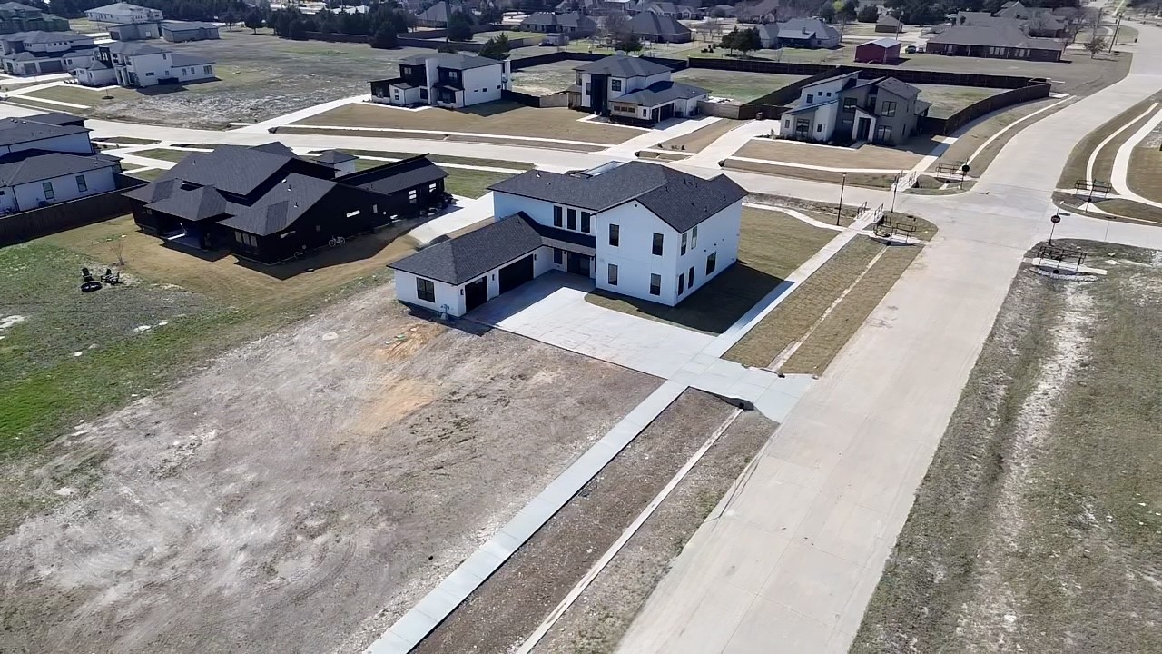 436 Whispering Way
