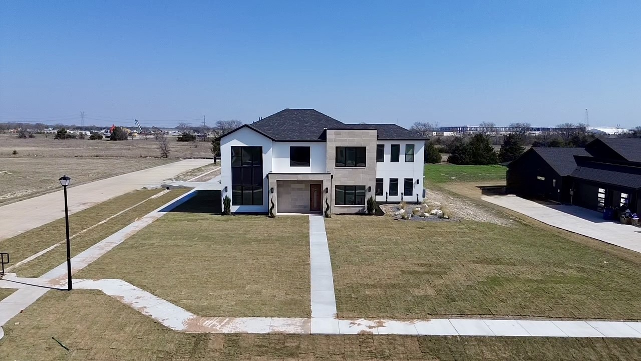 436 Whispering Way
