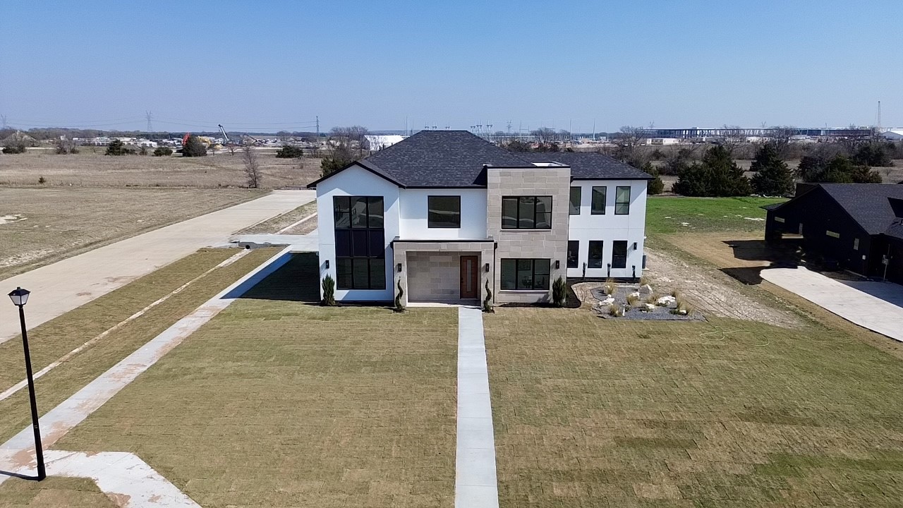 436 Whispering Way
