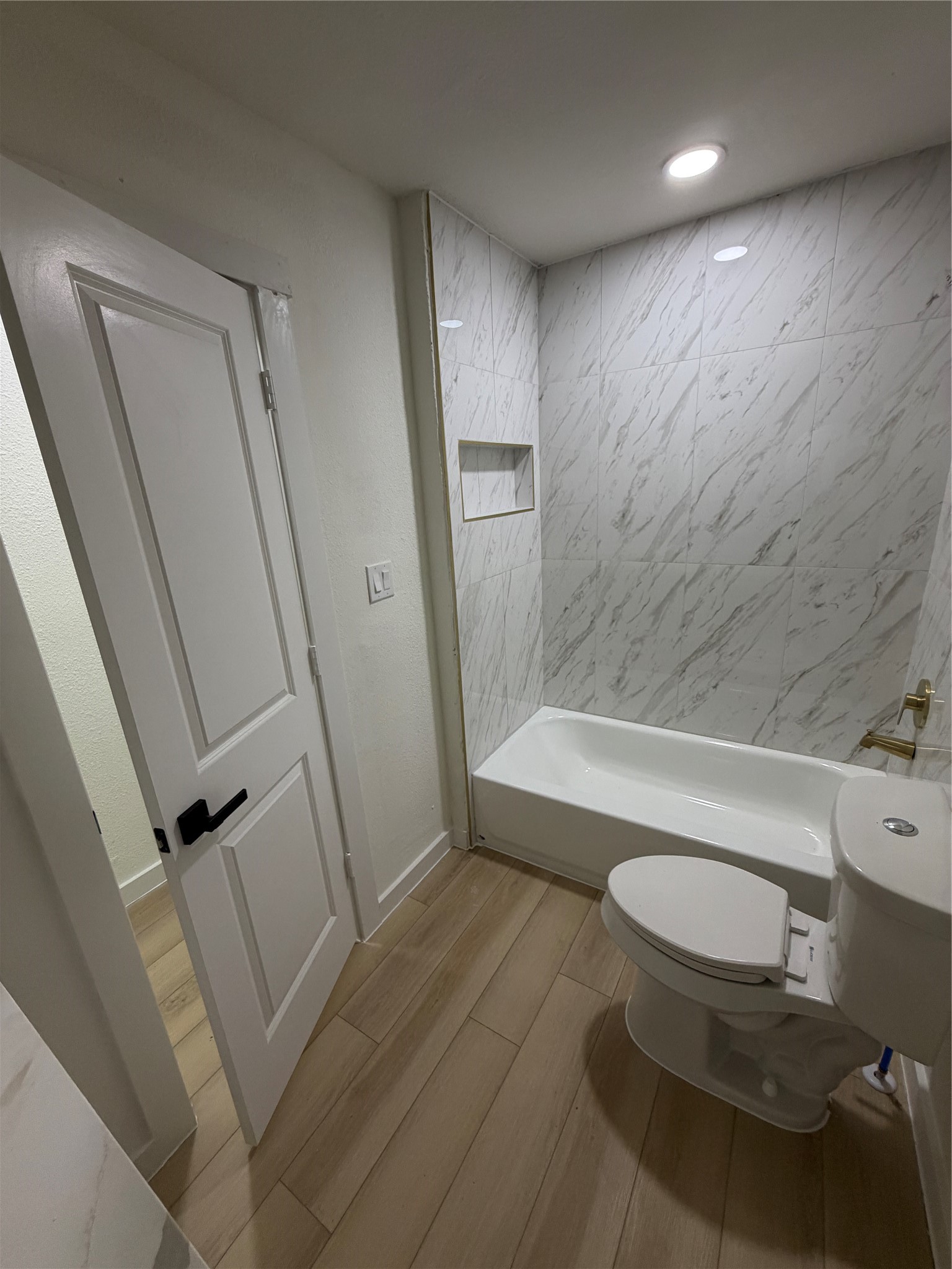 469 W Fulton Street