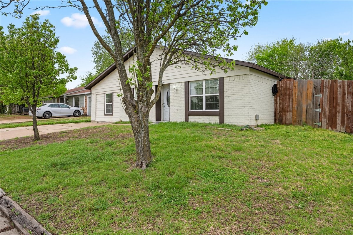 1306 Eagle Pass